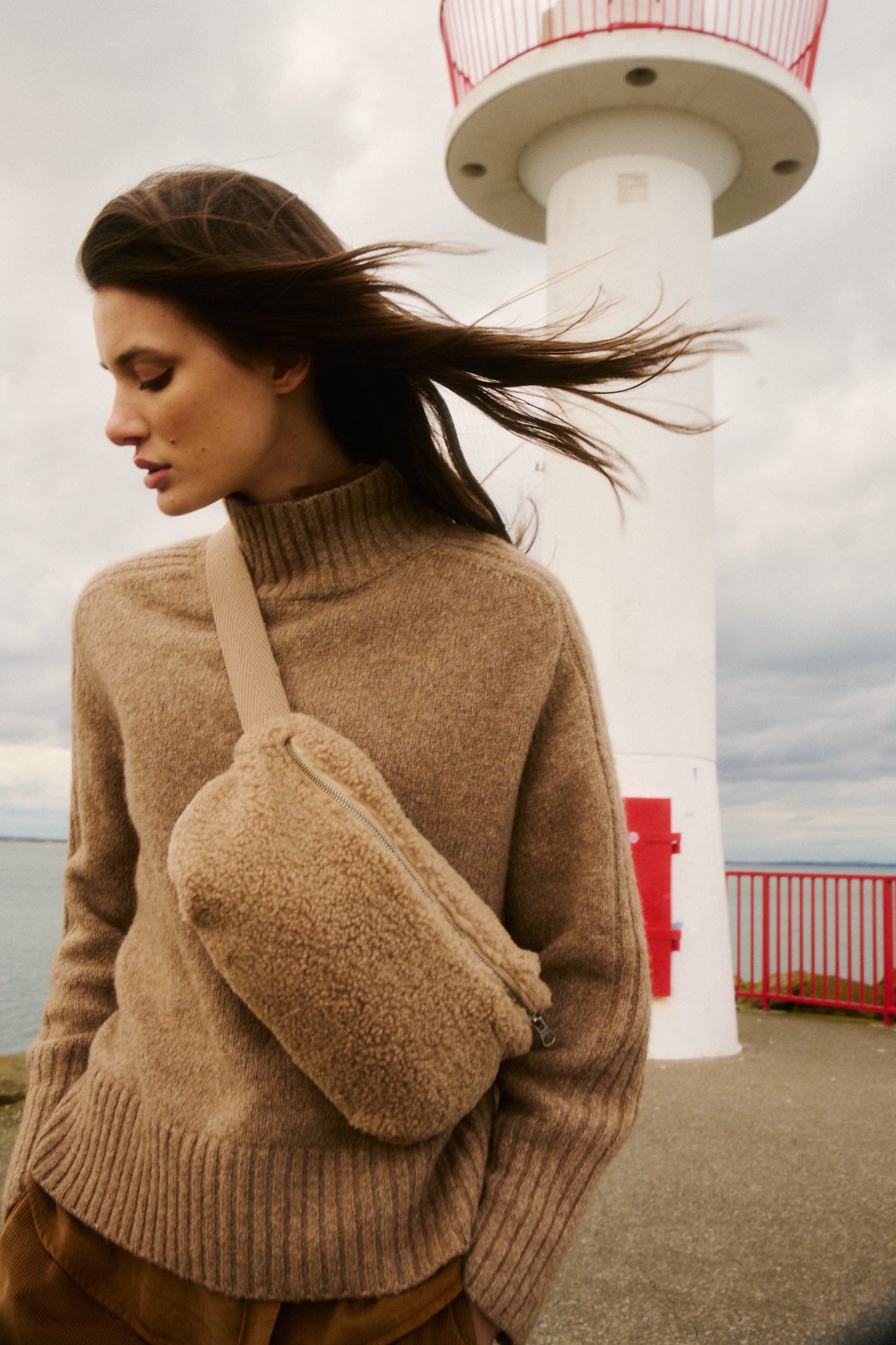 Elvire Women's Beige Sherpa Bag