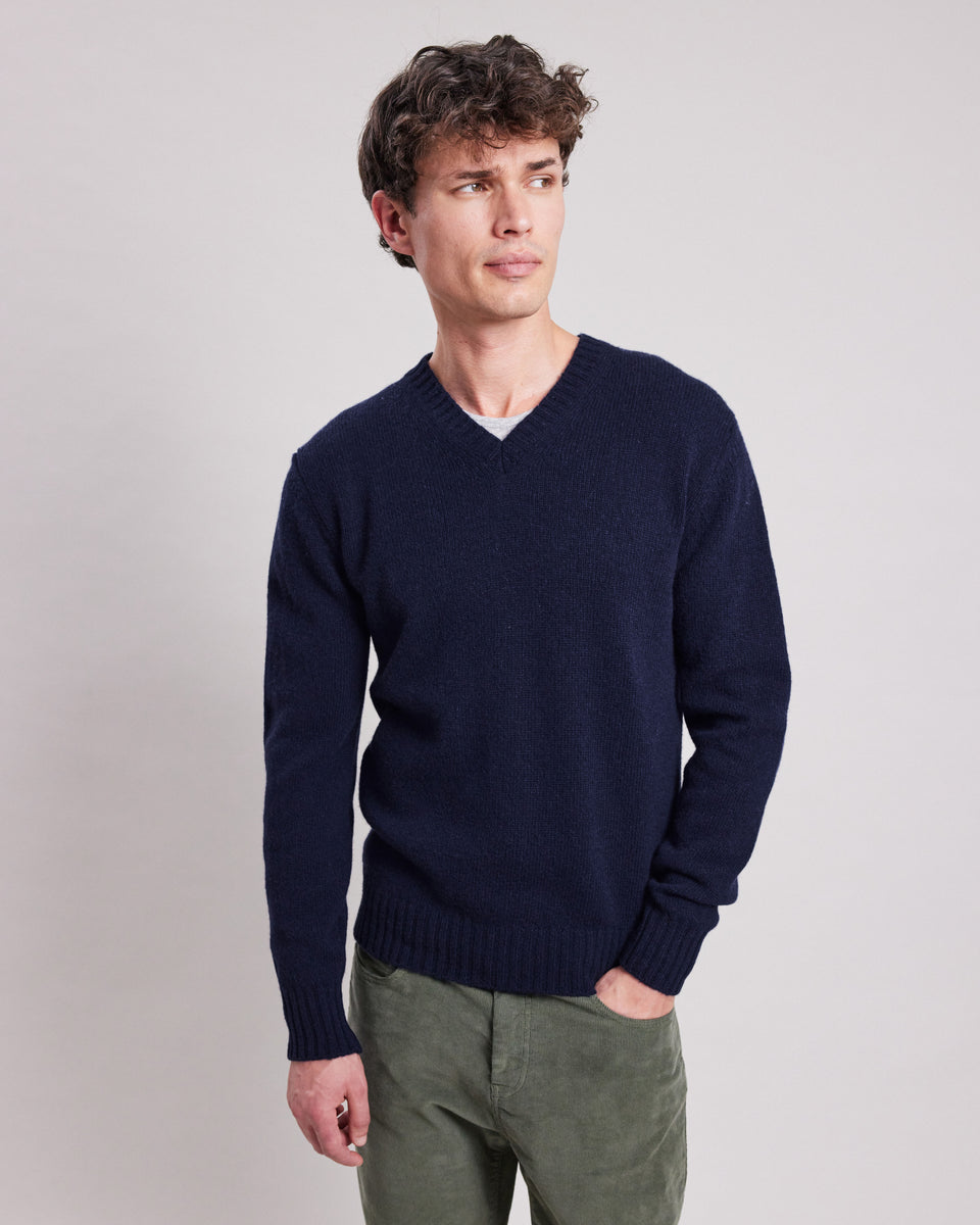 Pull col V Homme en laine shetland Bleu Marine - Image principale