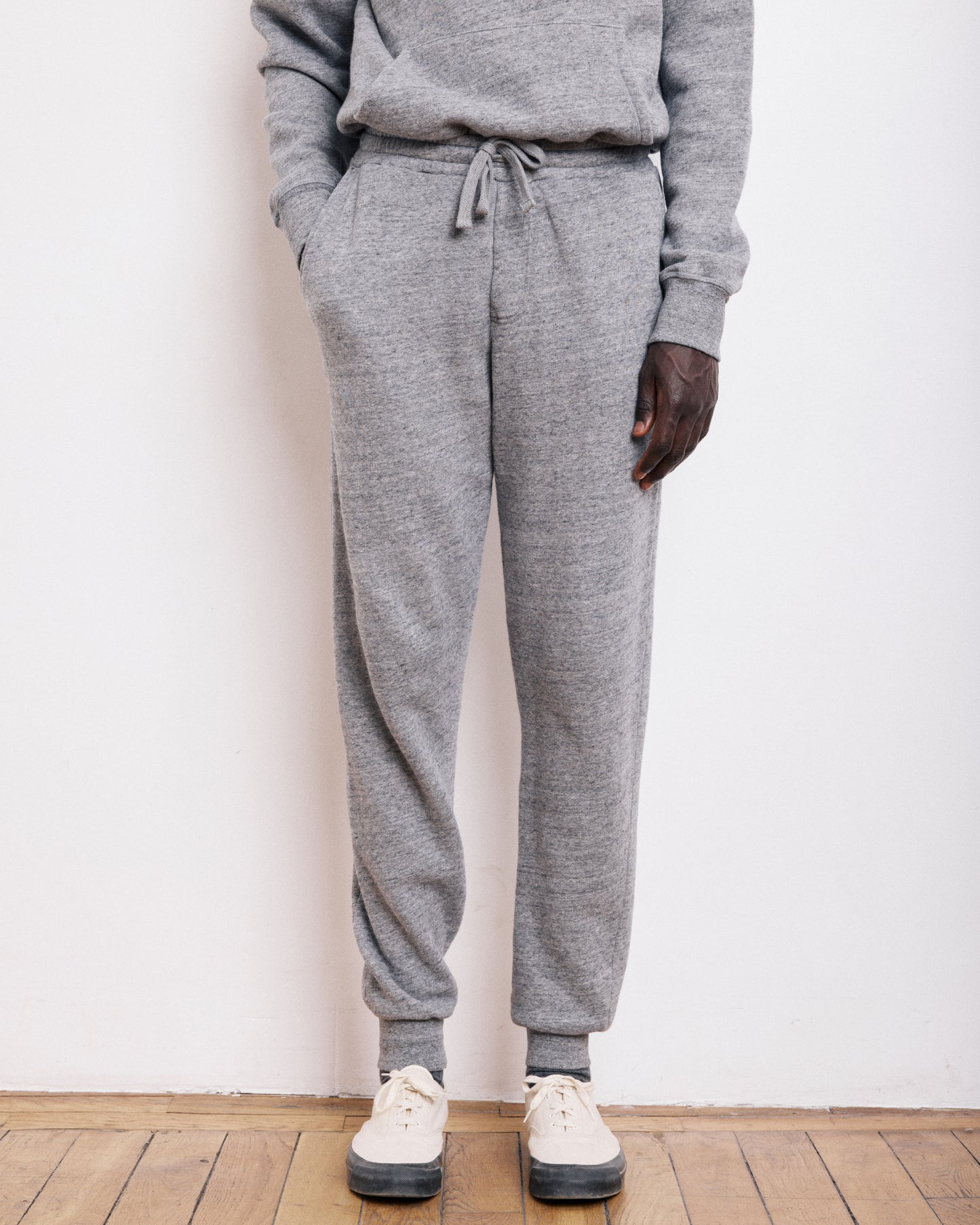 Pantalon Homme en Molleton Gris Chiné Jog