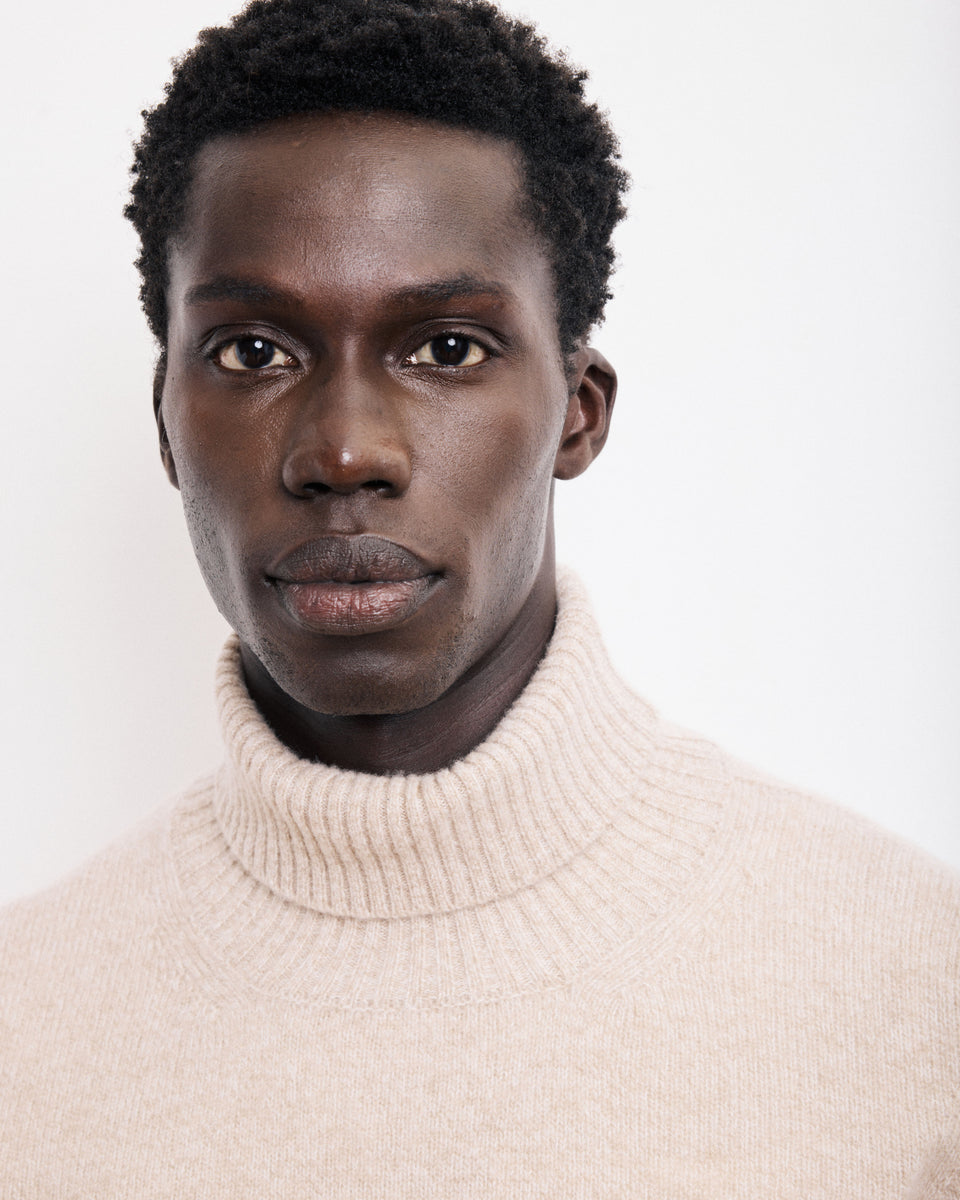 Seamless Roll Neck Men's Beige Wool Sweater - Image alternative