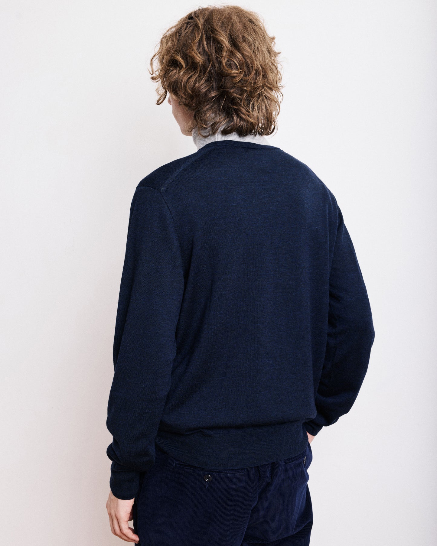 Pull Col V Homme en Fine Laine Mérinos Bleu Marine