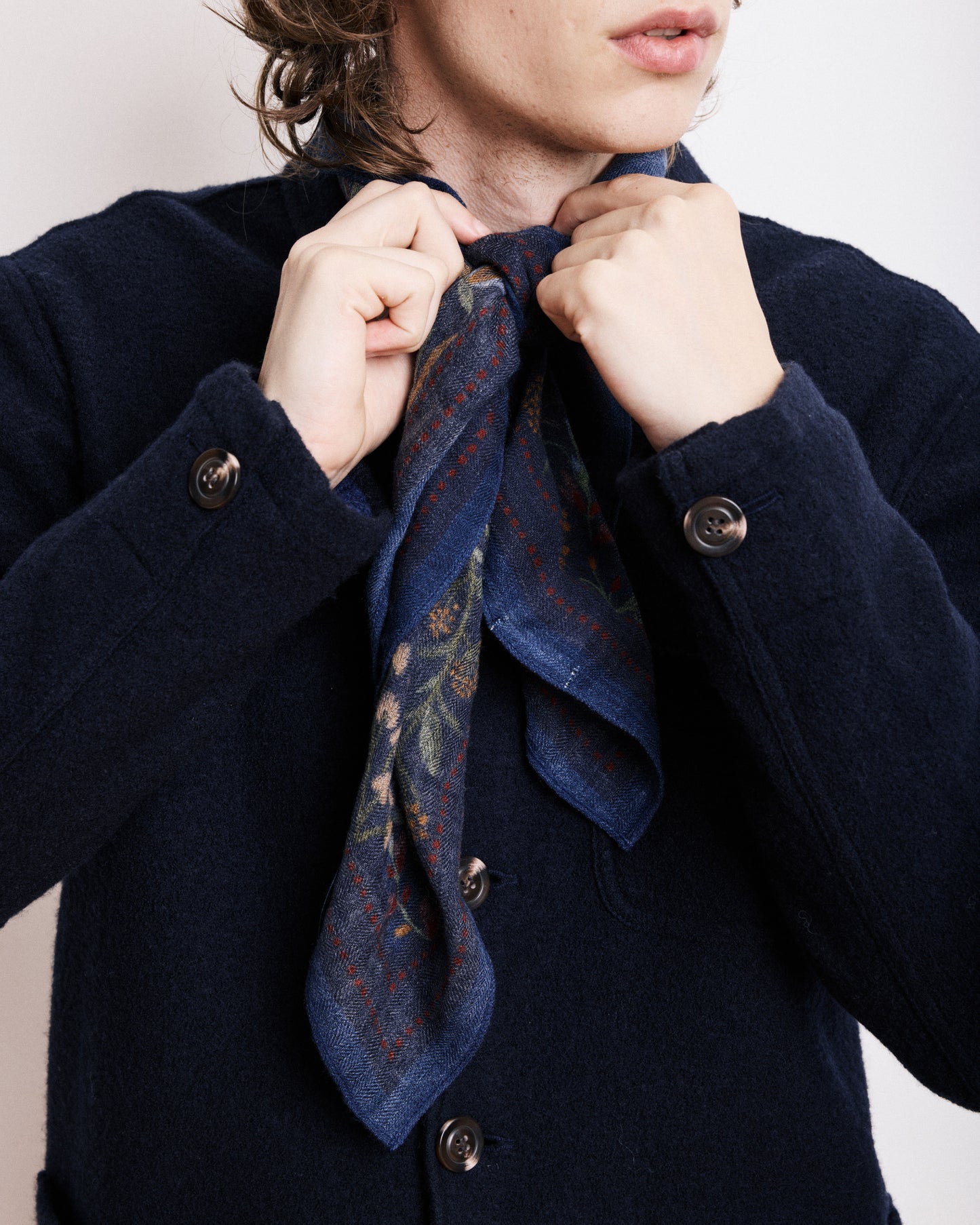 Echarpe Homme en Laine à Chevrons Imprimée Bleu Indigo
