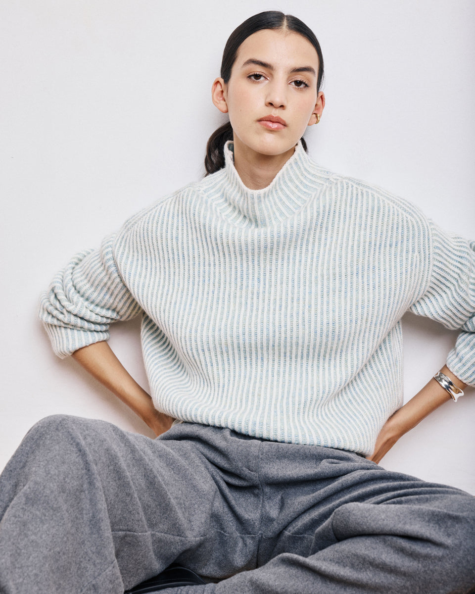 Myatis Women's Off-White & Jade Green Ribbed Merinos Wool Sweat - Image principale