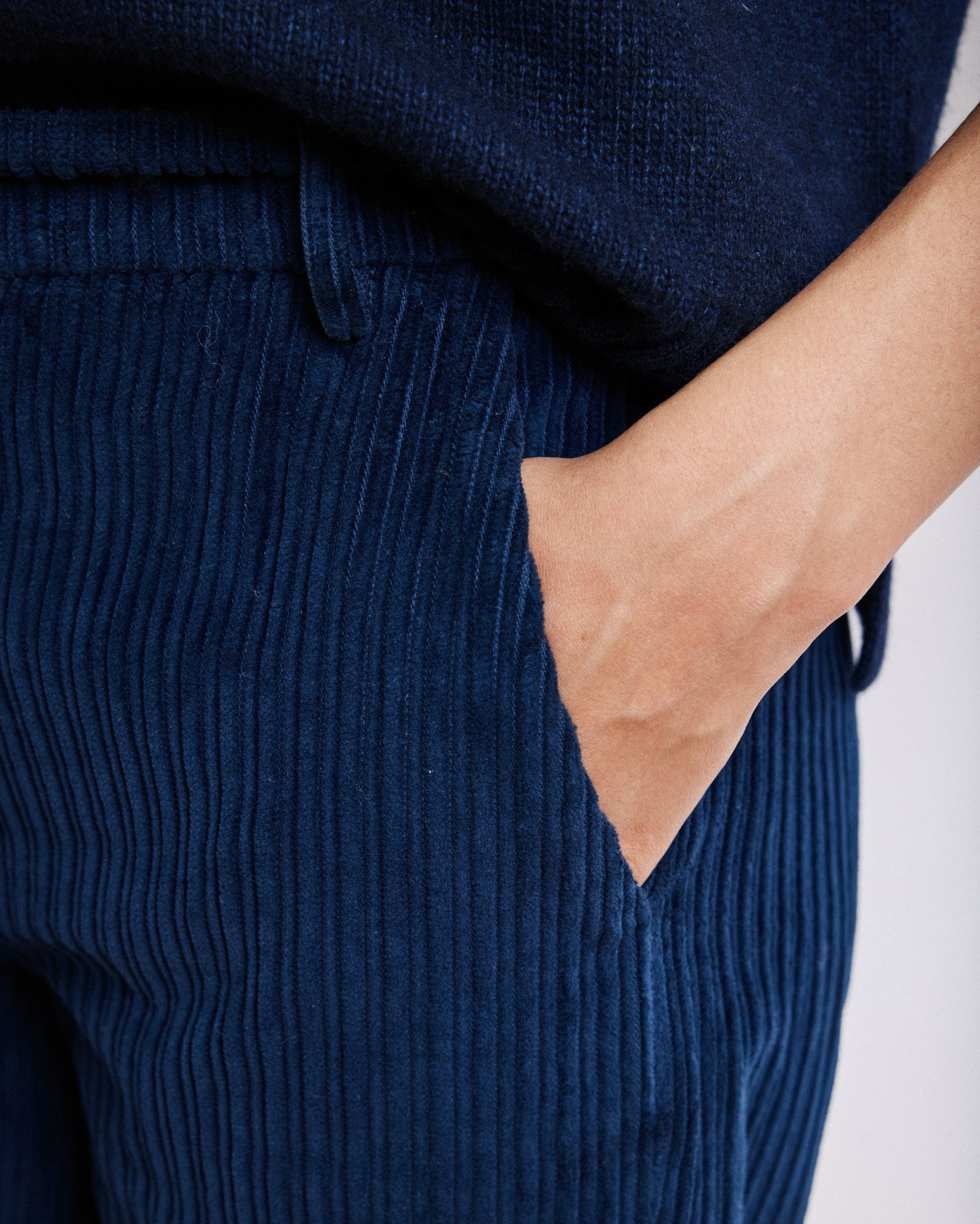 Pantalon Femme en Velours Côtelé Bleu Marine Pandore