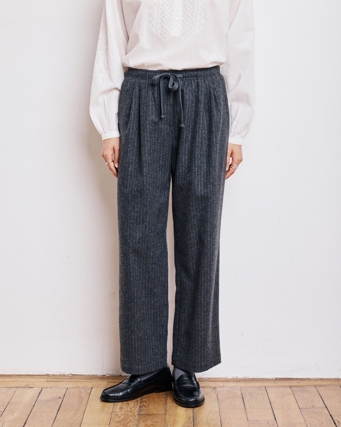 Pantalon Femme en Flanelle de Laine à Rayures Gris Anthracite Parnasse
