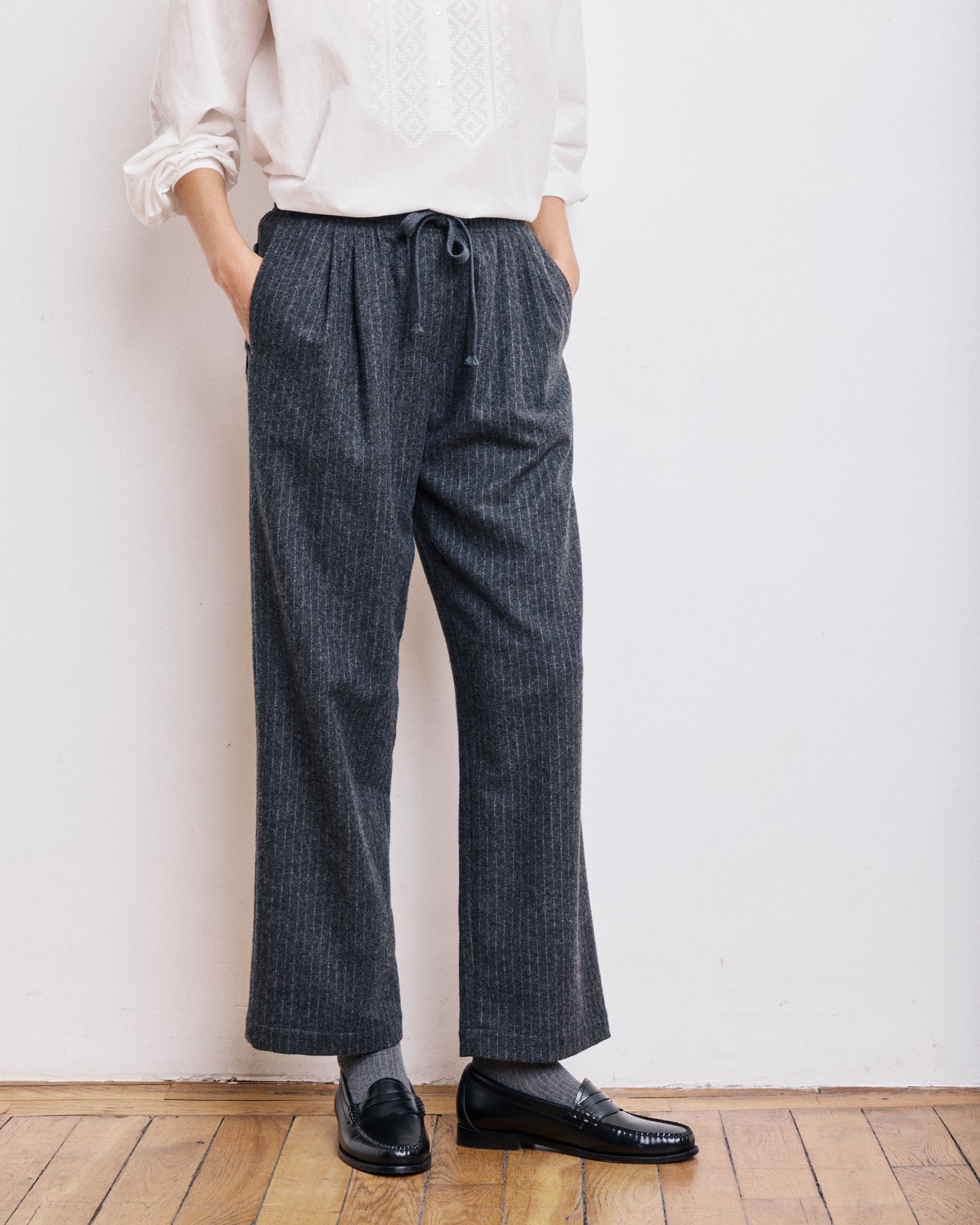 Pantalon Femme en Flanelle de Laine à Rayures Gris Anthracite Parnasse