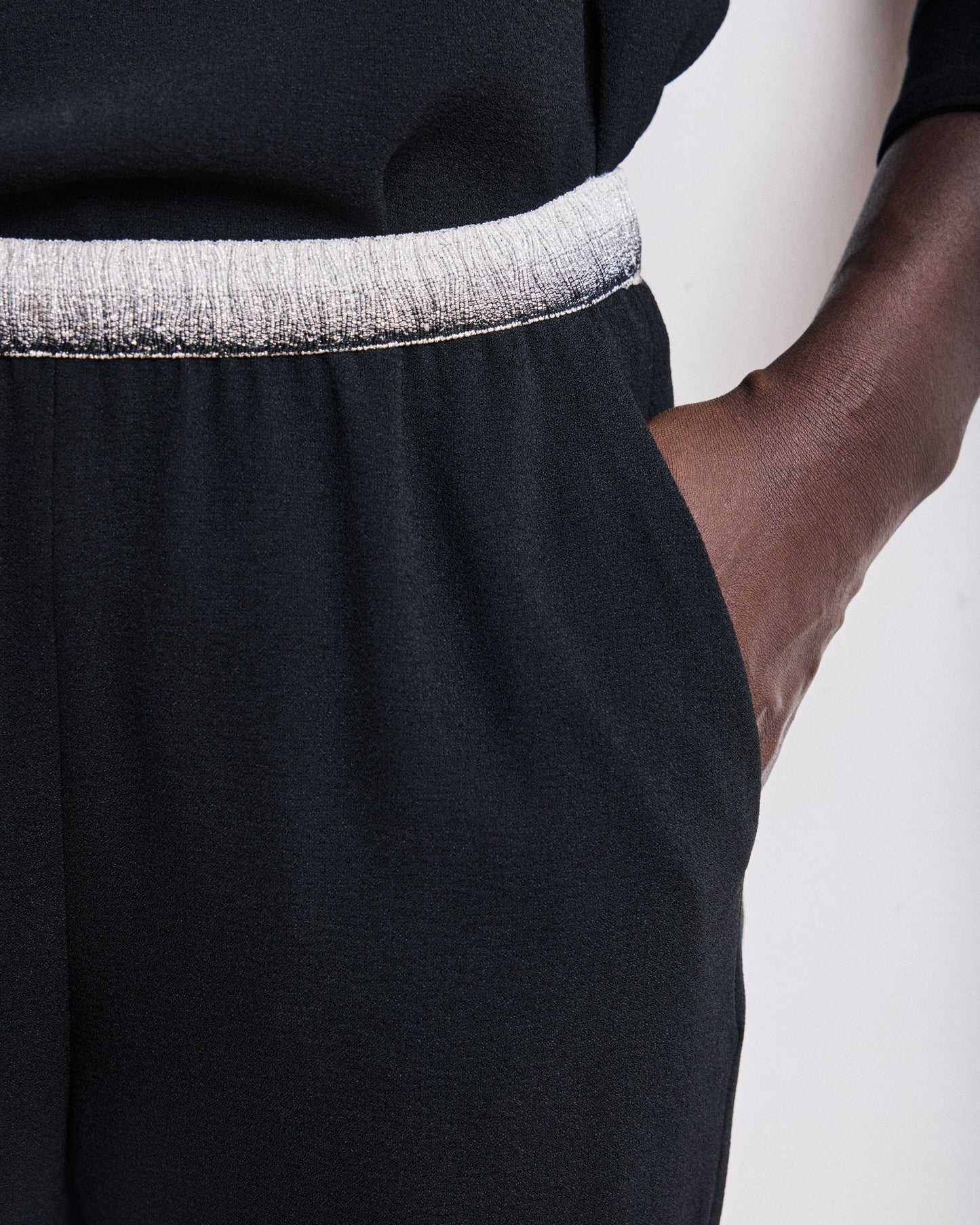 Pantalon Femme en Crêpe Noir Pirouette
