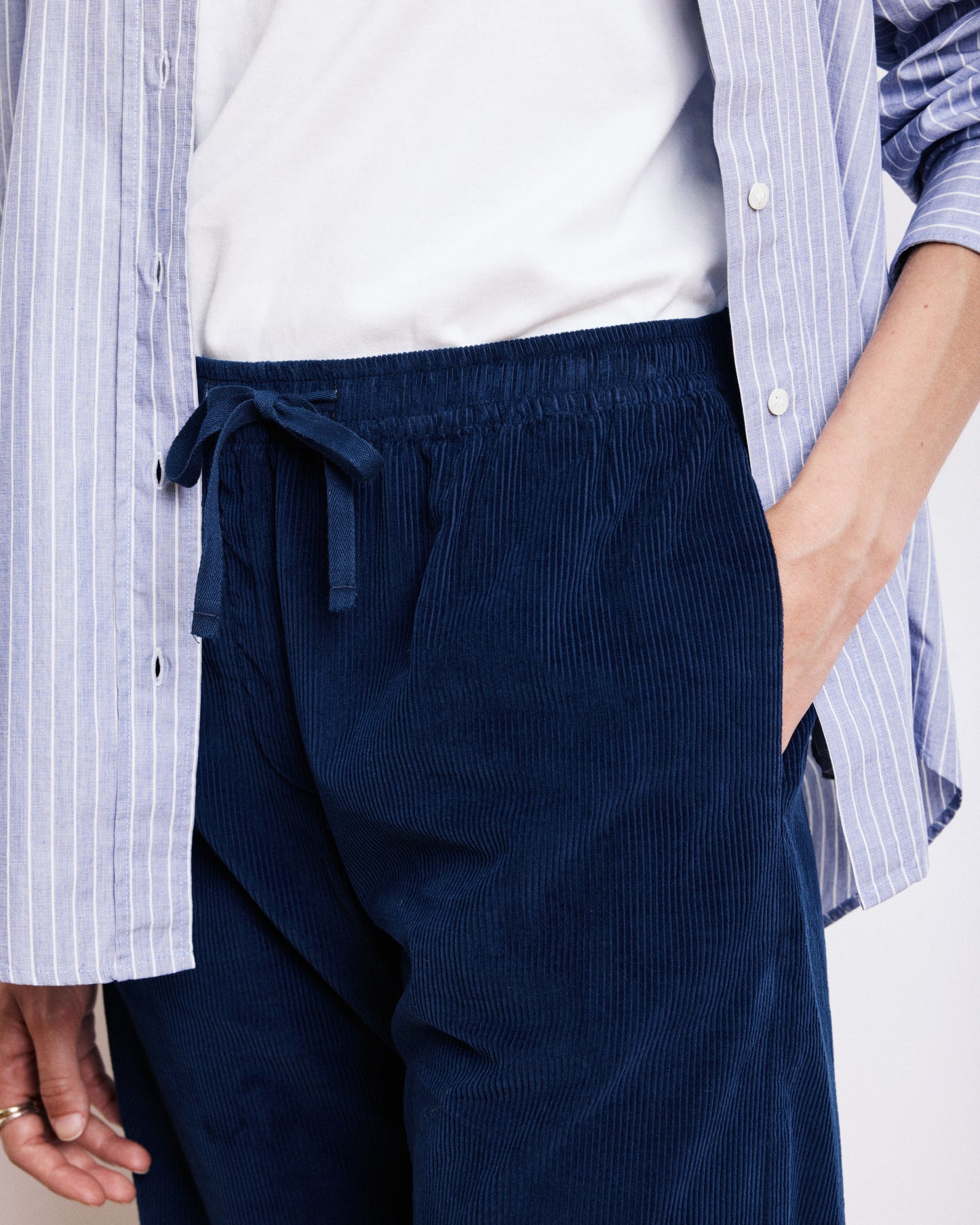 Pantalon Femme en Velours Côtelé Fin Bleu Marine Plumiel