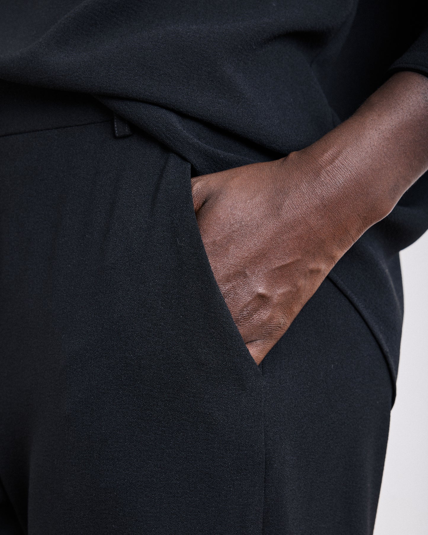 Pantalon Femme en Crêpe Noir Positanon