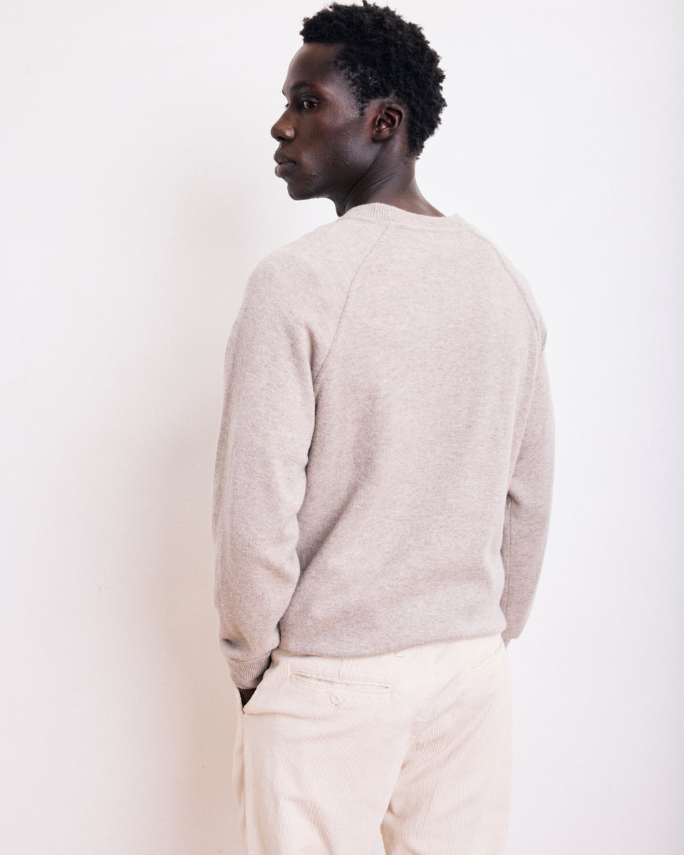 Herrenpullover mit Rundhalsausschnitt aus Wolle & Kaschmir in Beige - Image 3