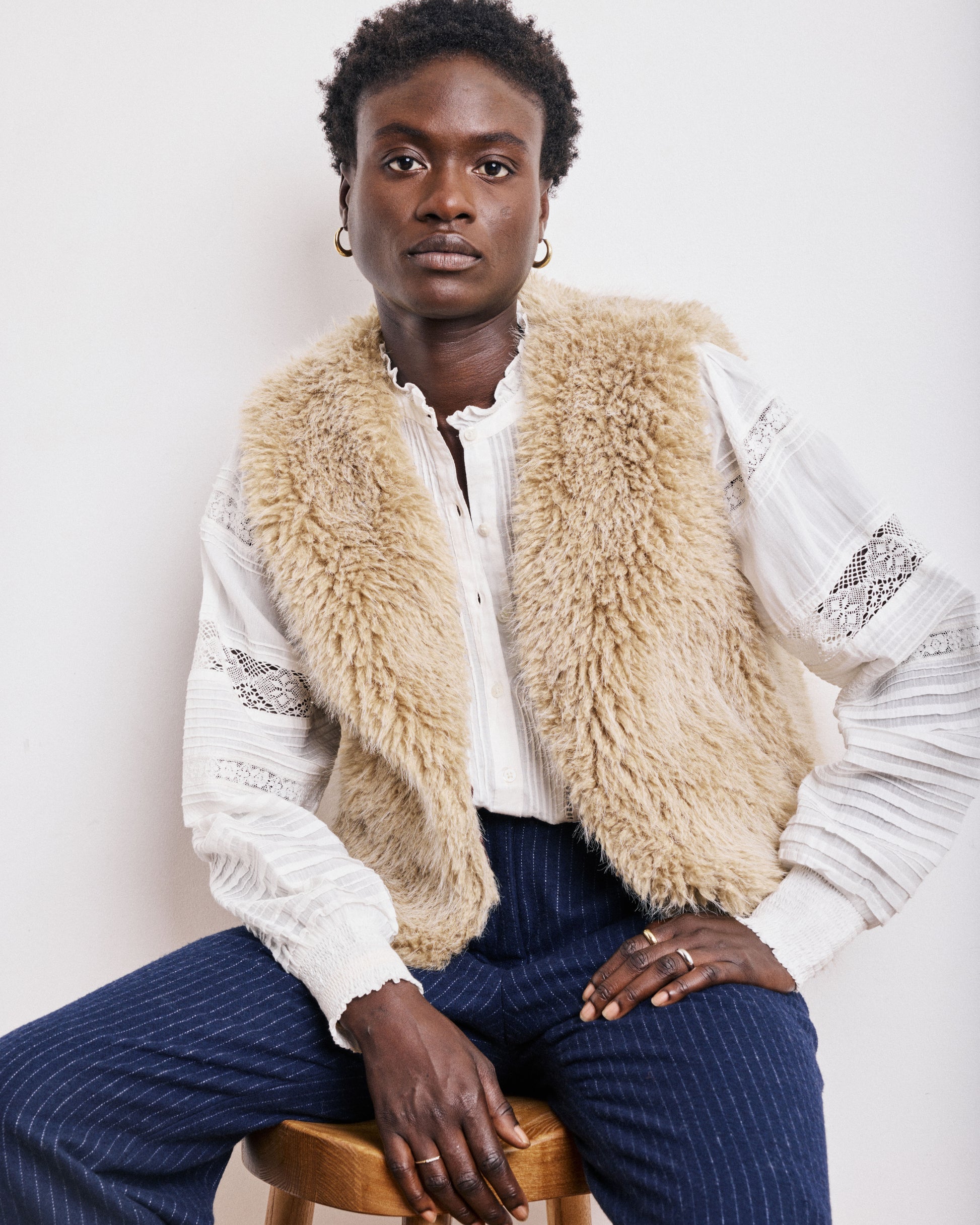 Gilet Femme en Fausse Fourrure à Poils Longs Beige Vobby