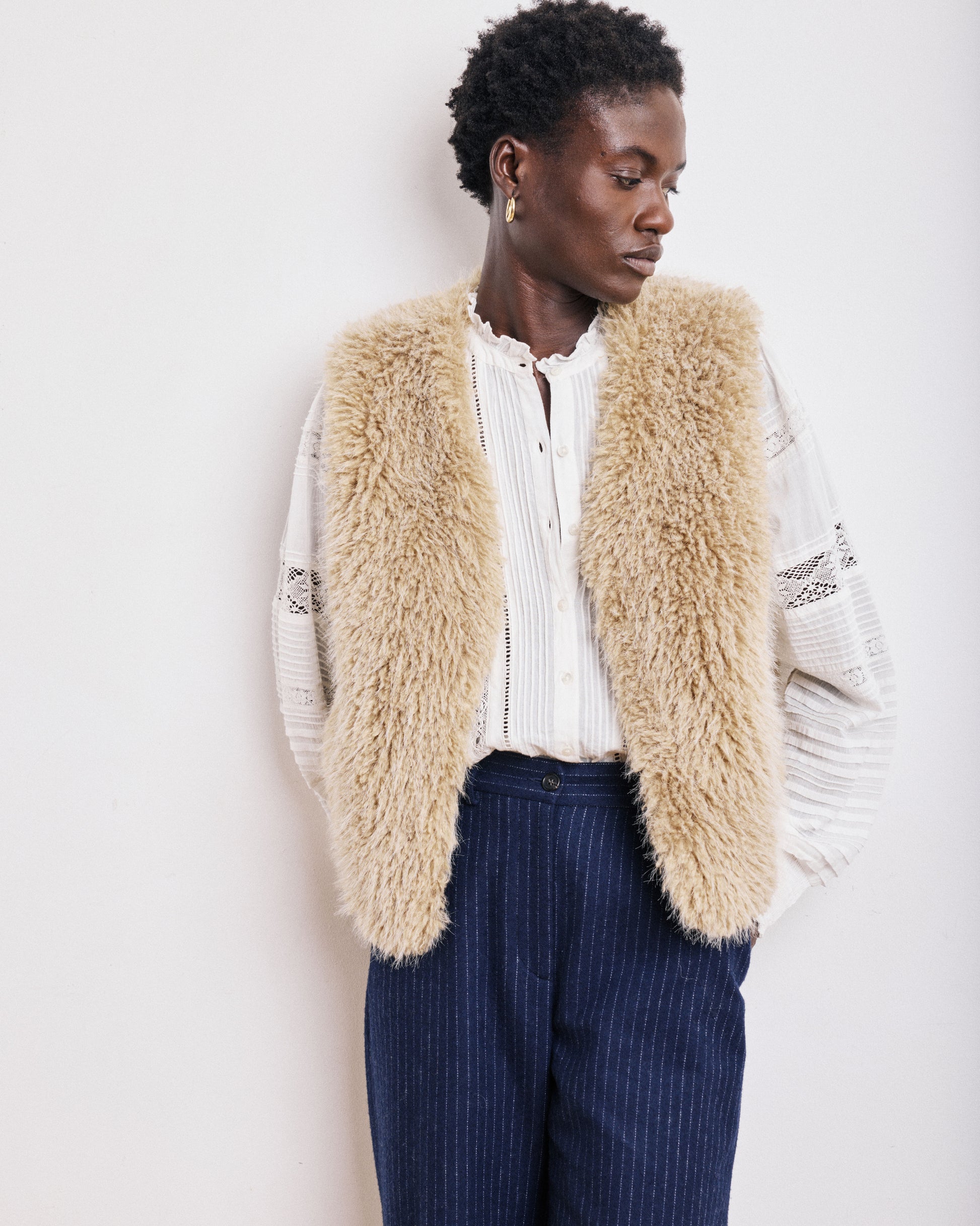 Gilet Femme en Fausse Fourrure à Poils Longs Beige Vobby