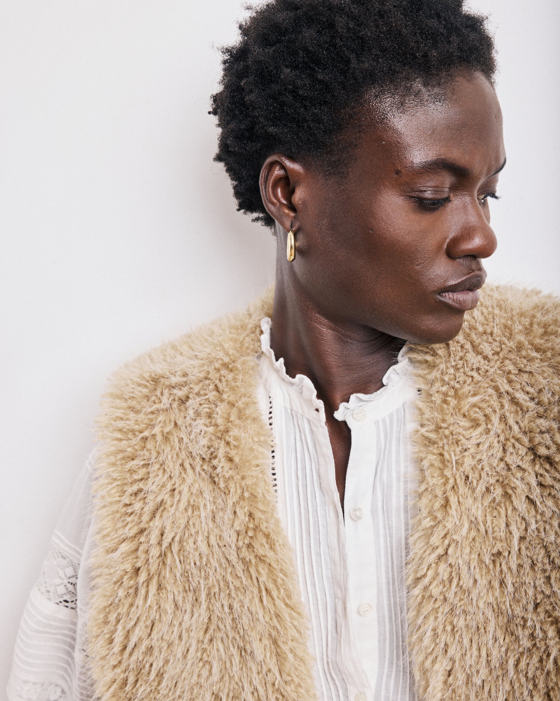 Gilet Femme en Fausse Fourrure à Poils Longs Beige Vobby