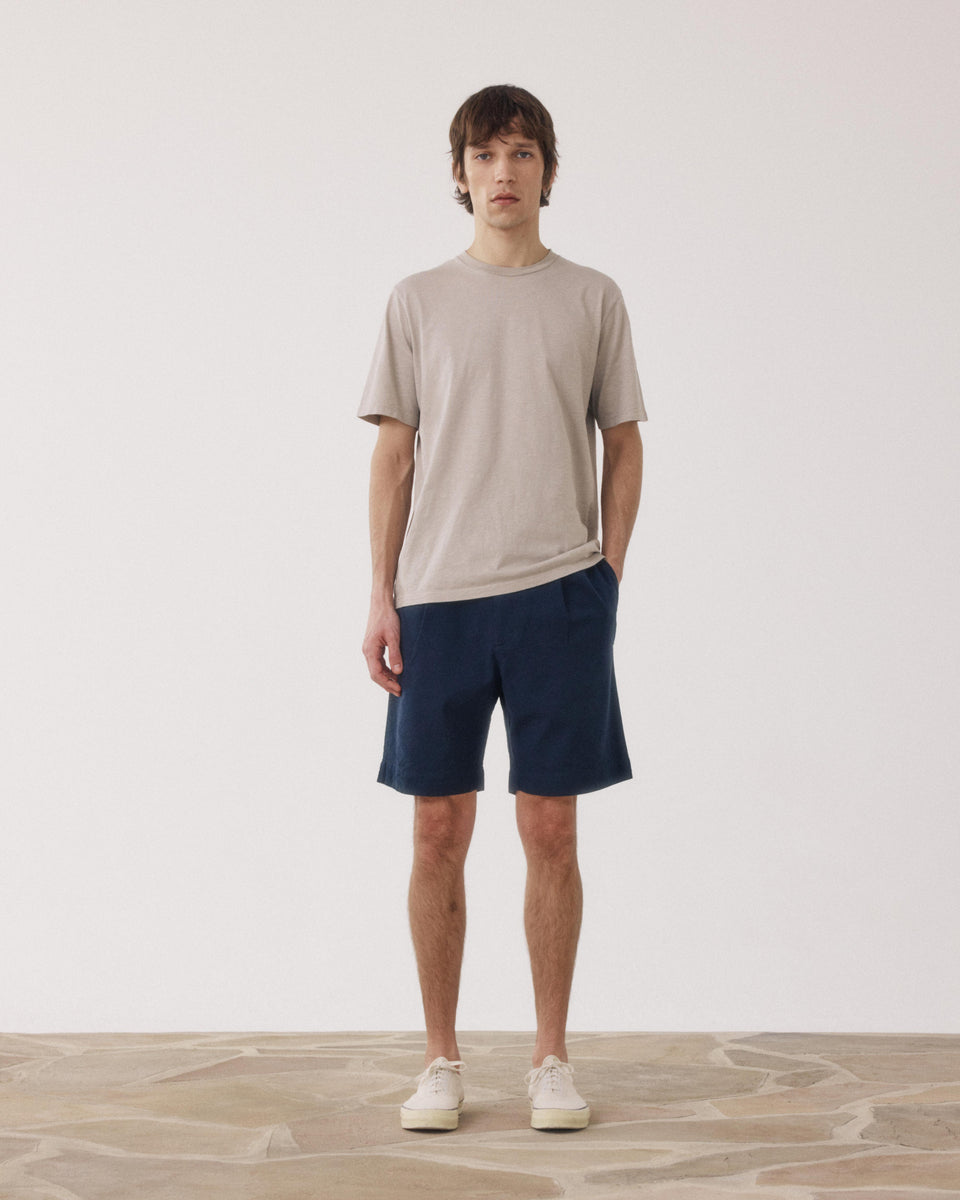 Herren-Short aus Baumwoll-Seersucker in Marineblau Task - Image alternative
