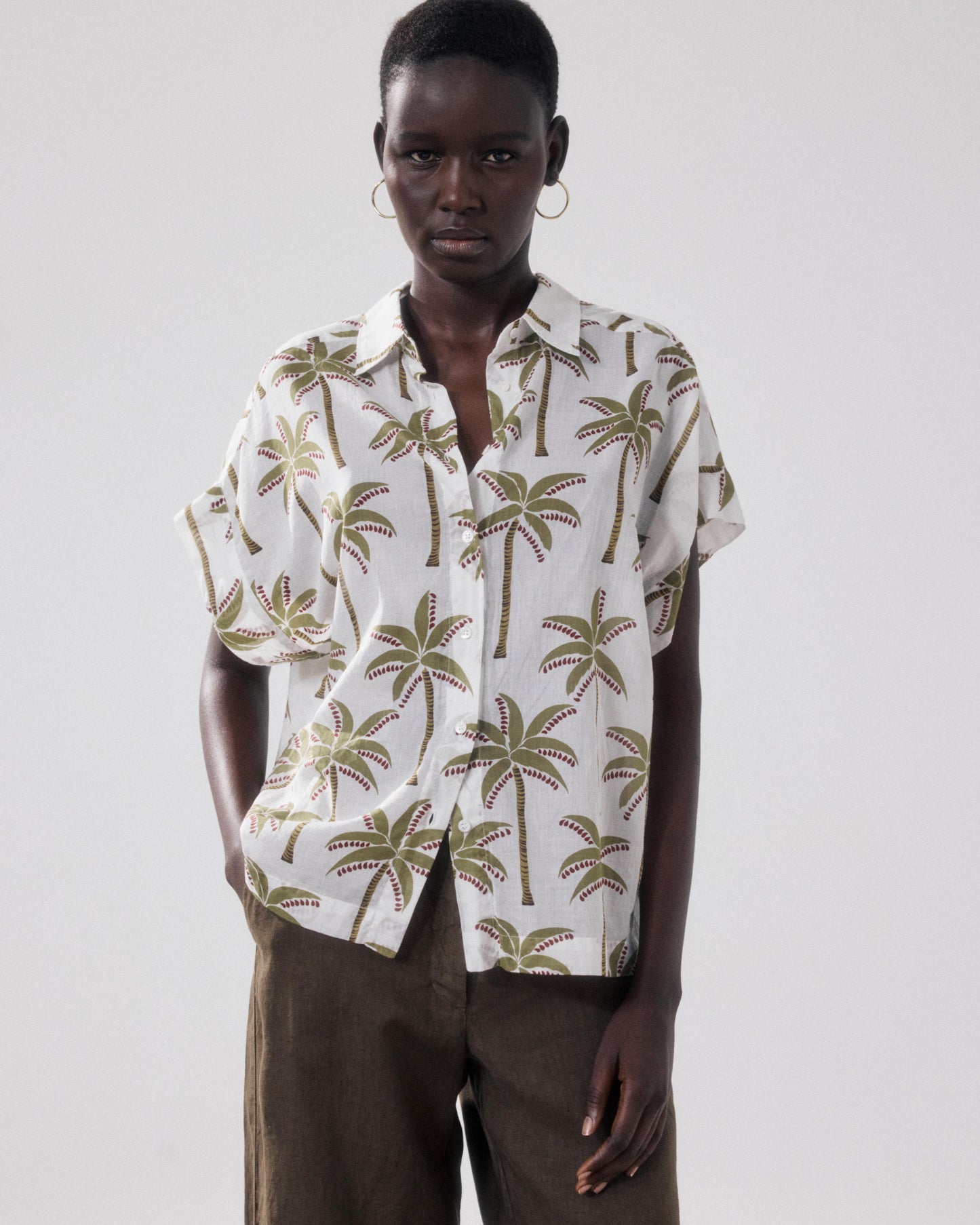 Camicia da donna in cotone con Stampa di Palme bianche Carlos