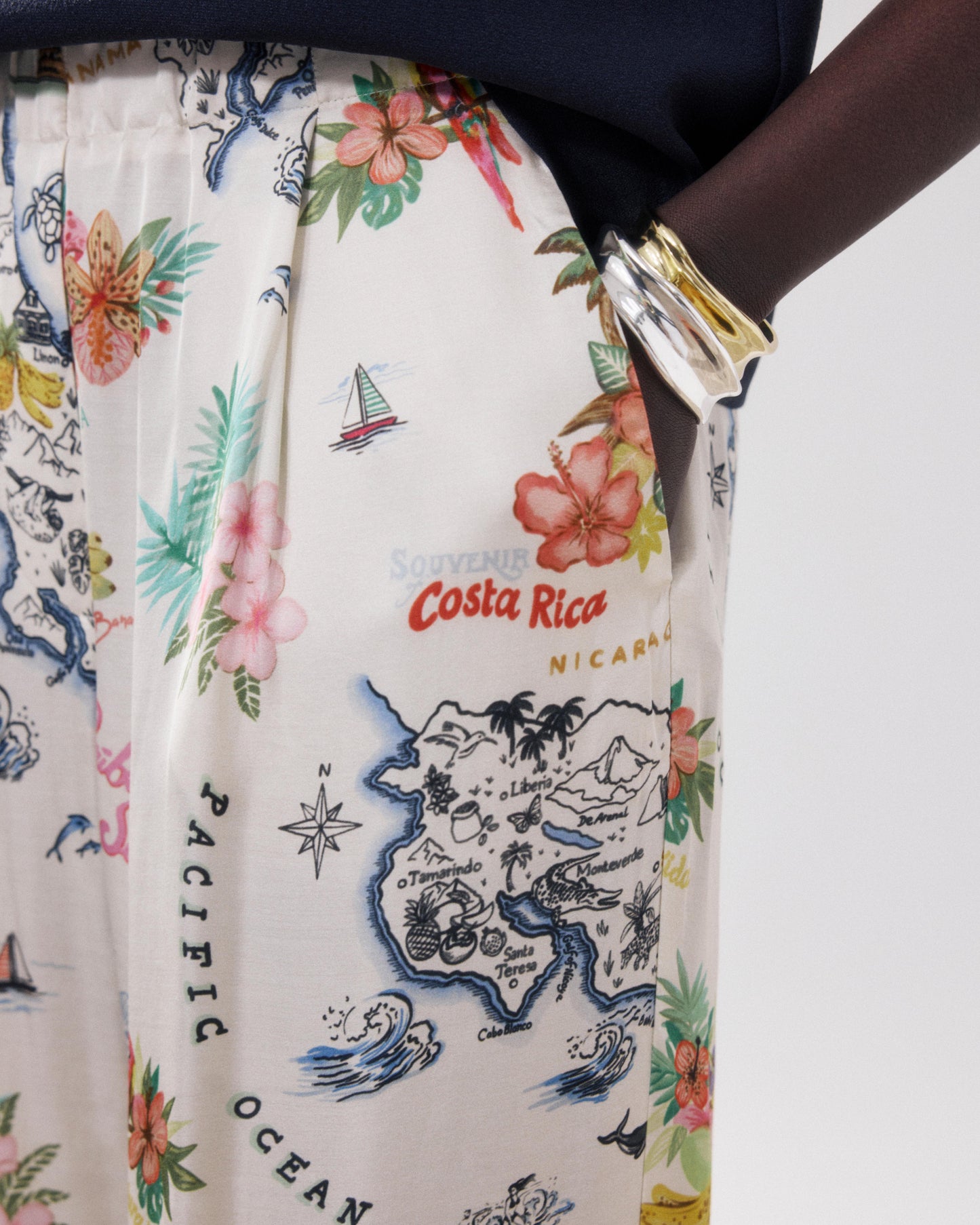 Women's Off-white & Multicolor Landscape Viscose Pants BFPH621-01