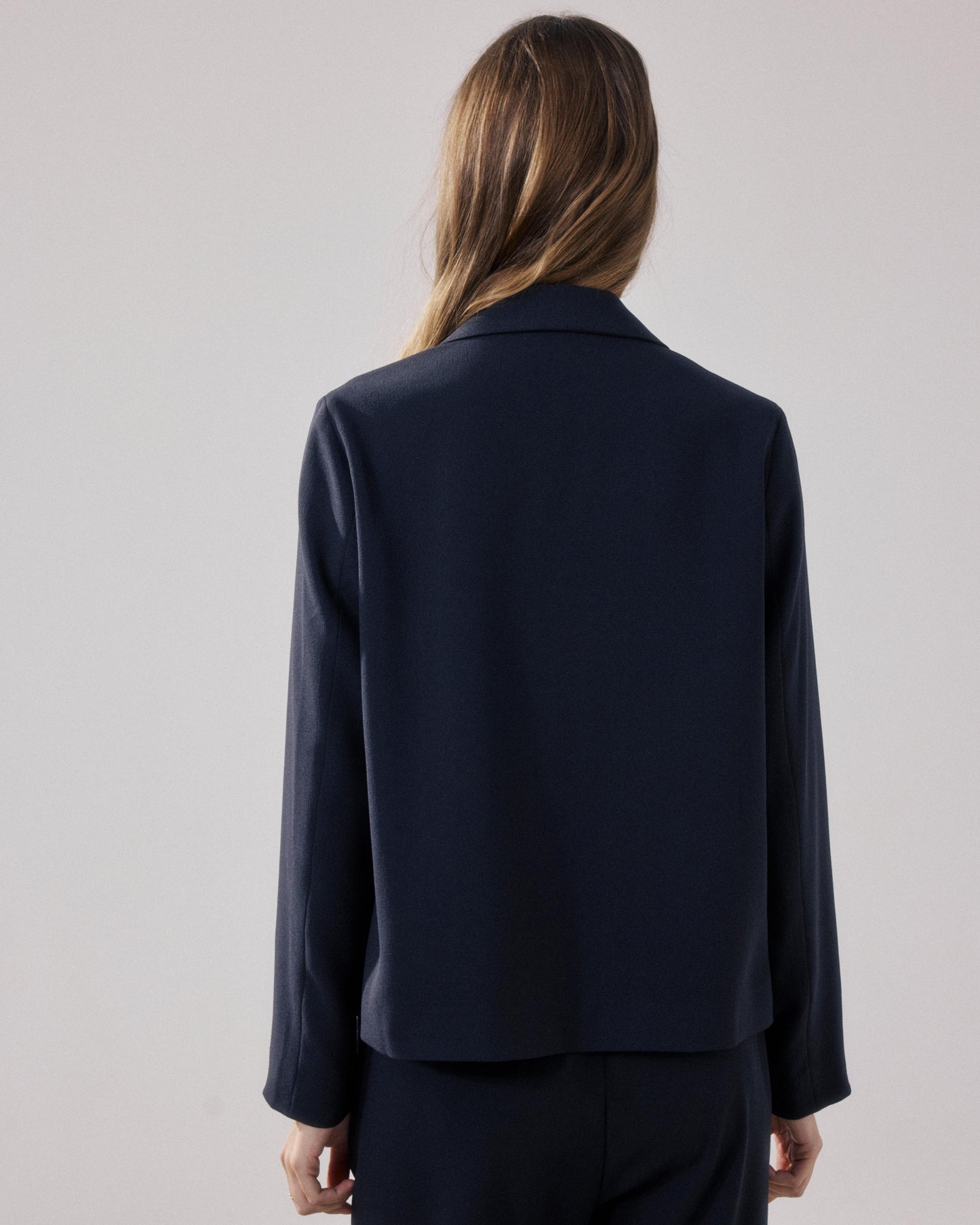 Chaqueta de mujer en crepé azul noche Vizir BFVJ613-02