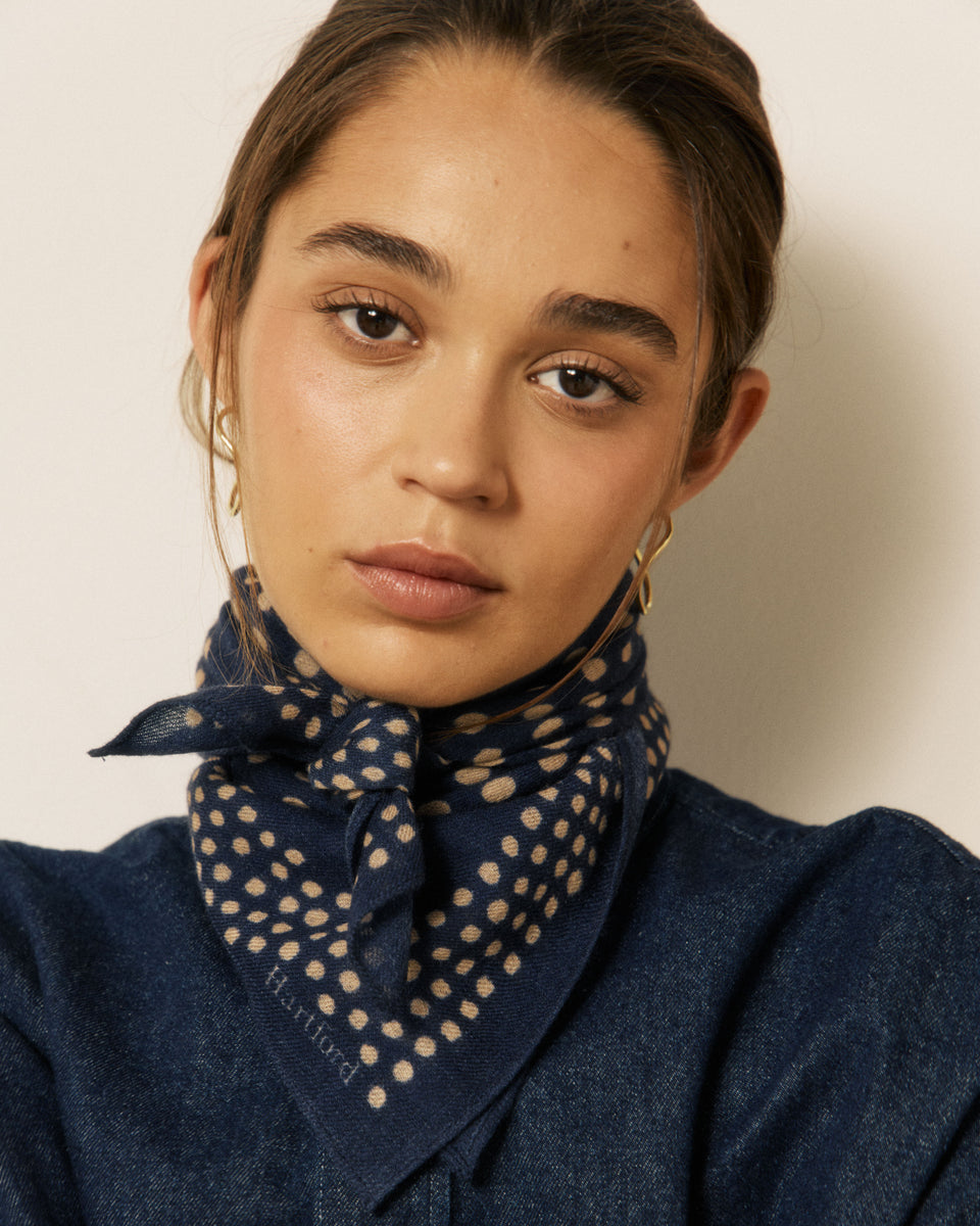 Echarpe Femme en Laine à Pois Bleu Marine Bandana - Image 3