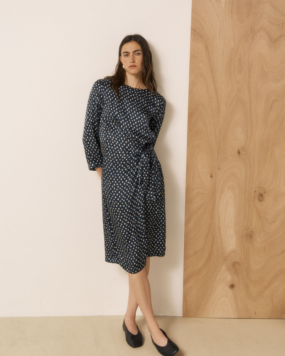 Robe Femme en Viscose à Pois Bleu Marine & Blanc Romana - Image 2