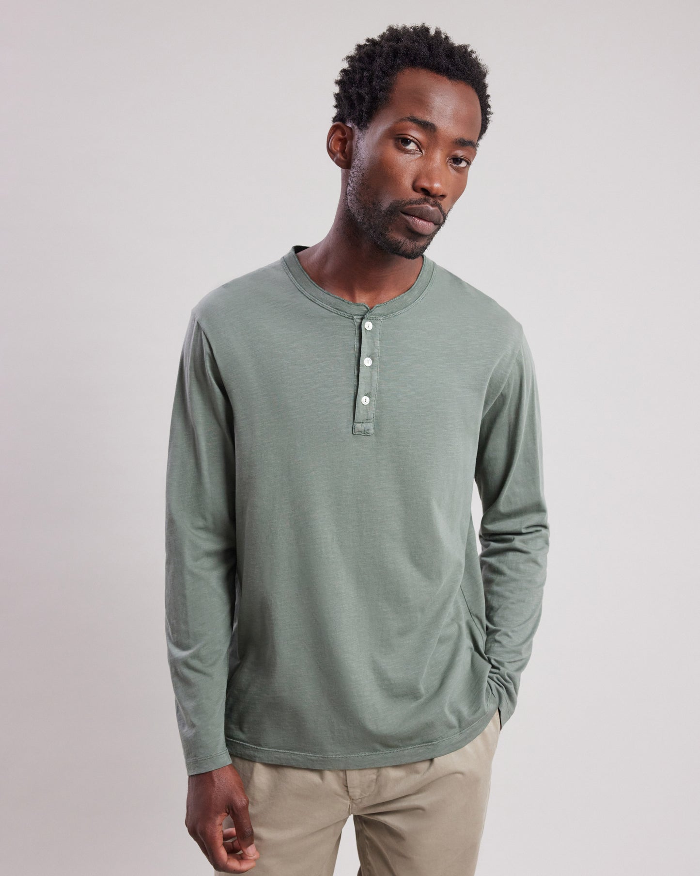 Tee shirt Homme en coton slub Vert Militaire Henley