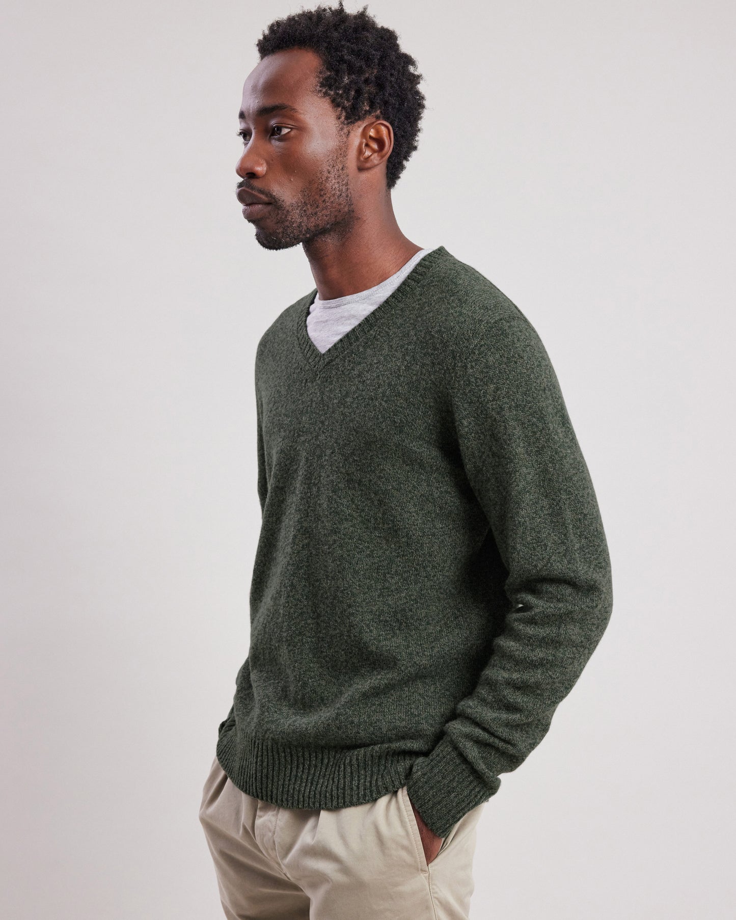 Pull col V Homme en laine recyclée Vert Militaire