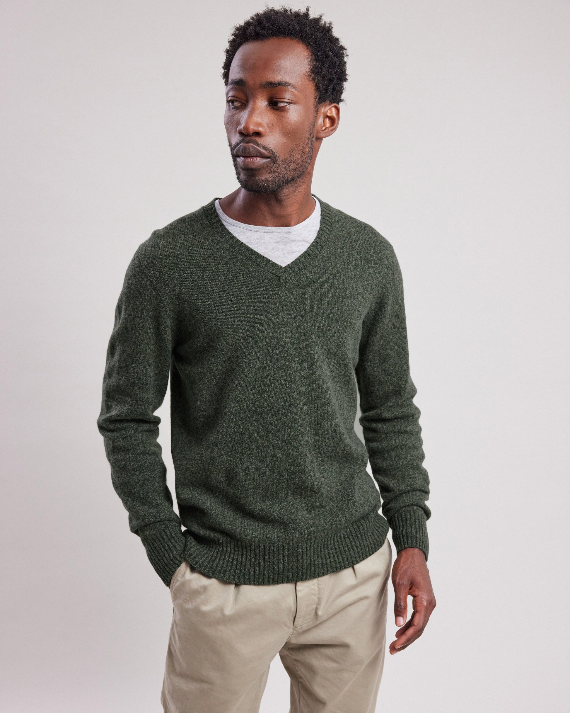 Pull col V Homme en laine recyclée Vert Militaire