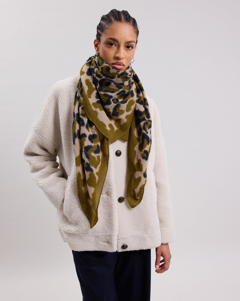 Women's Olive Green leopard print wool Scarf - Image principale