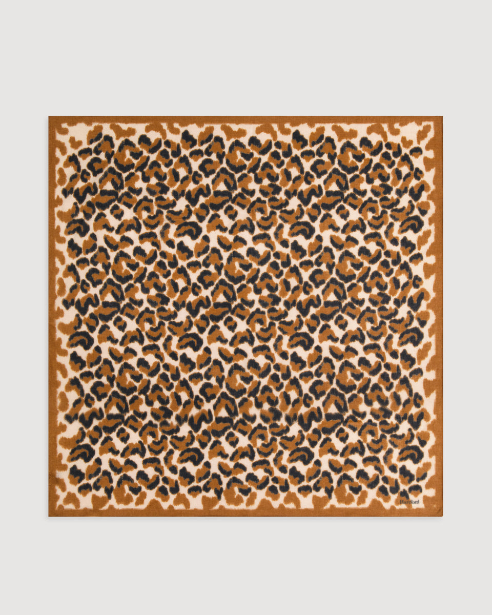 Women's Camel leopard print wool Scarf - Image alternative