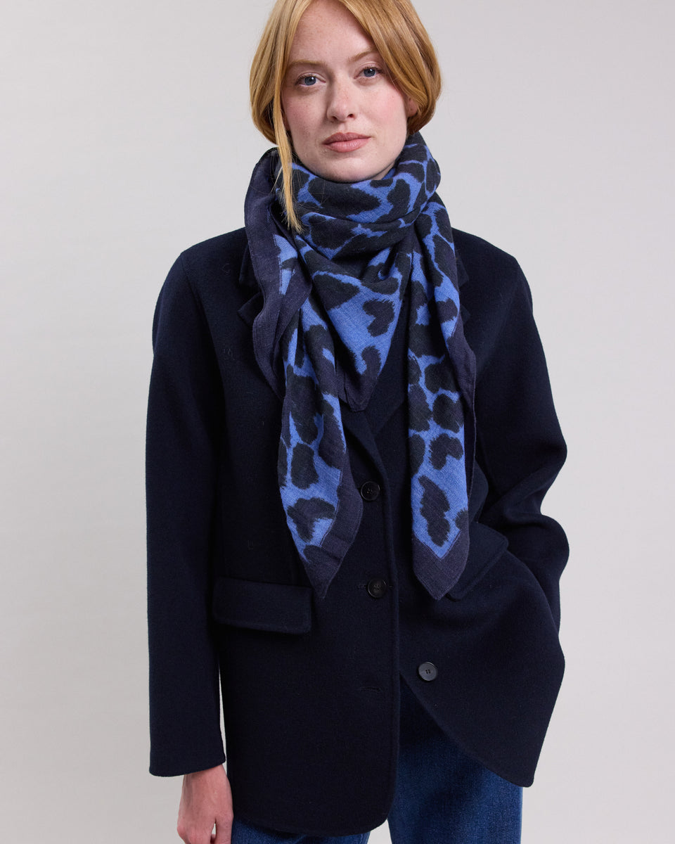 Women's Blue leopard print wool Scarf - Image principale