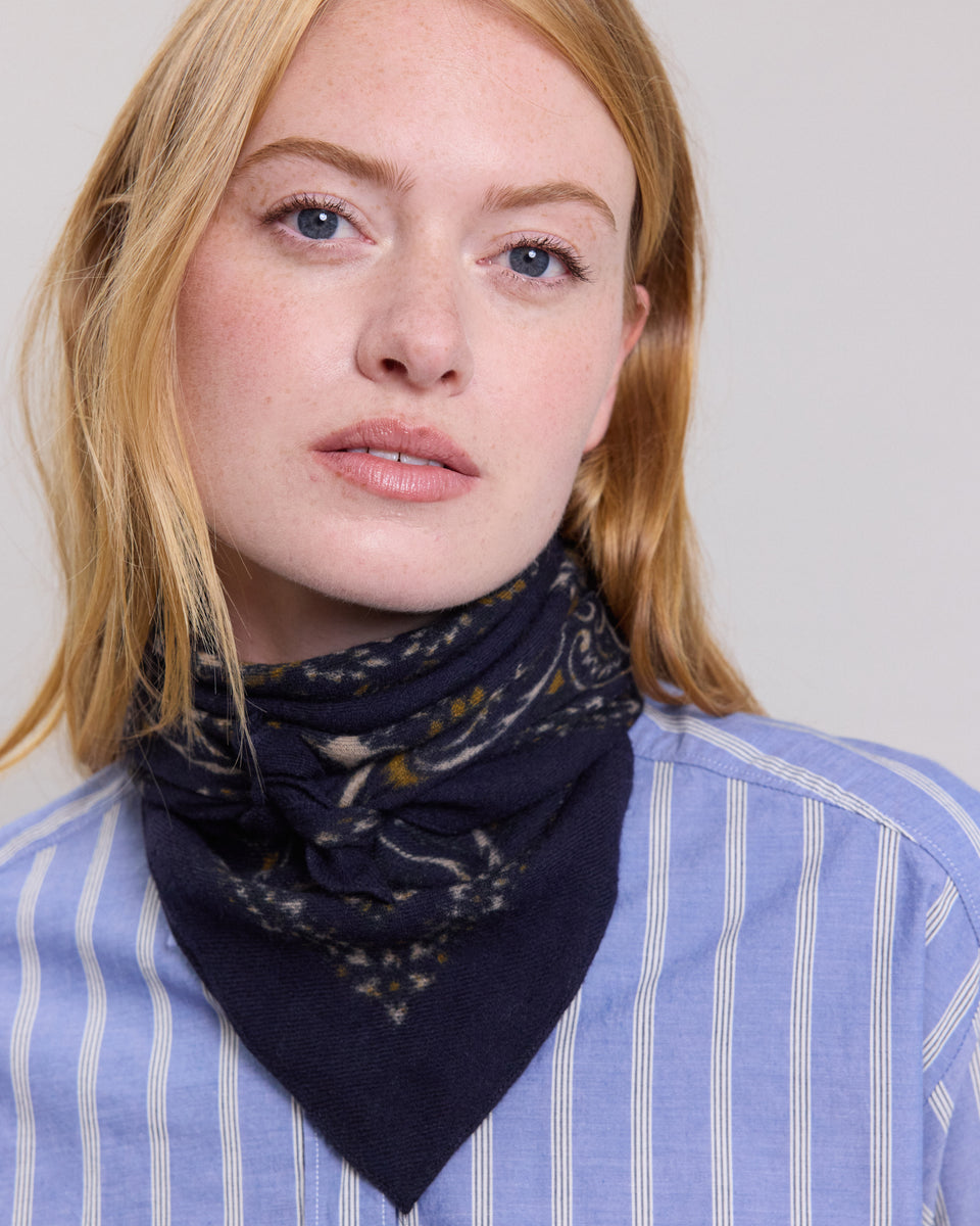 Women's Navy Blue bandana print wool Scarf - Image principale