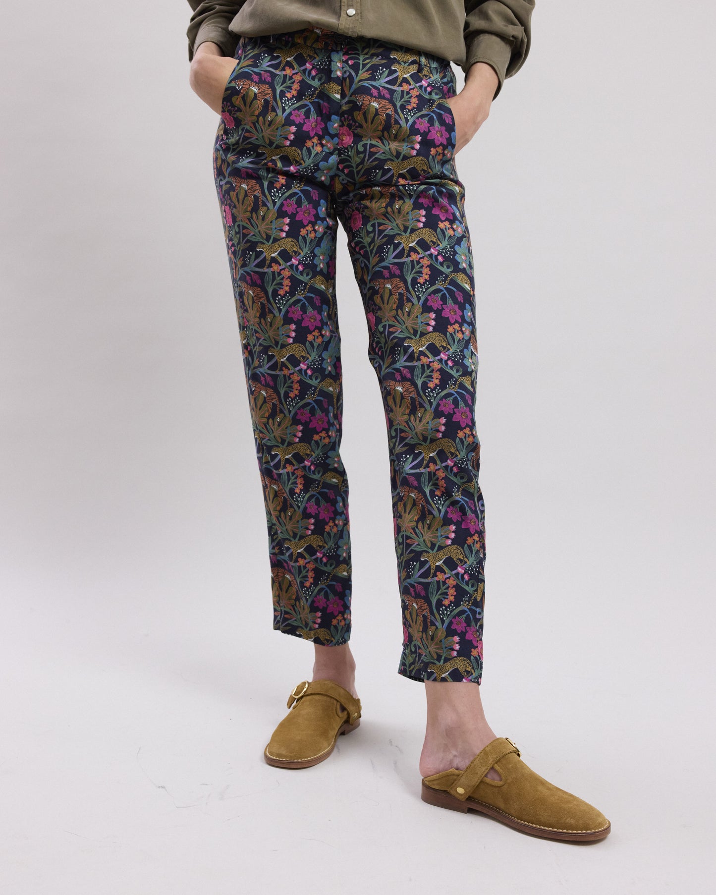 Perfecto Women's navy blue jungle print viscose Pants