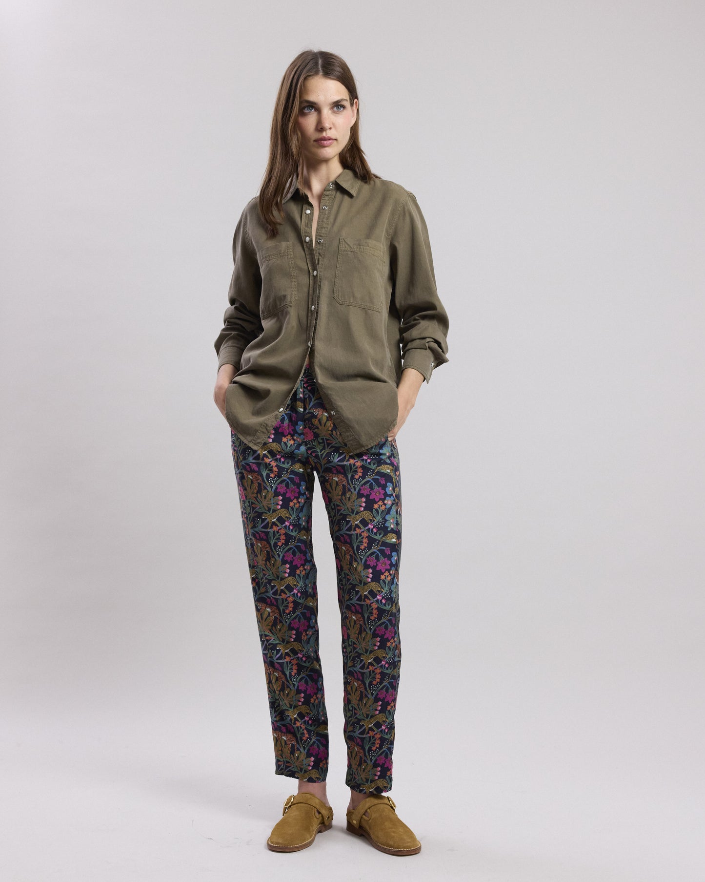 Perfecto Women's navy blue jungle print viscose Pants