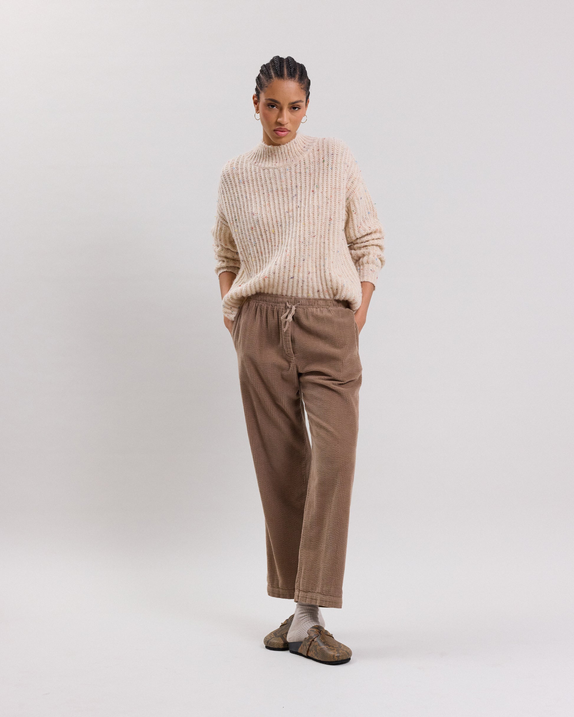 Pantalon Femme en velours côtelé Taupe Peyo BCPH601-24