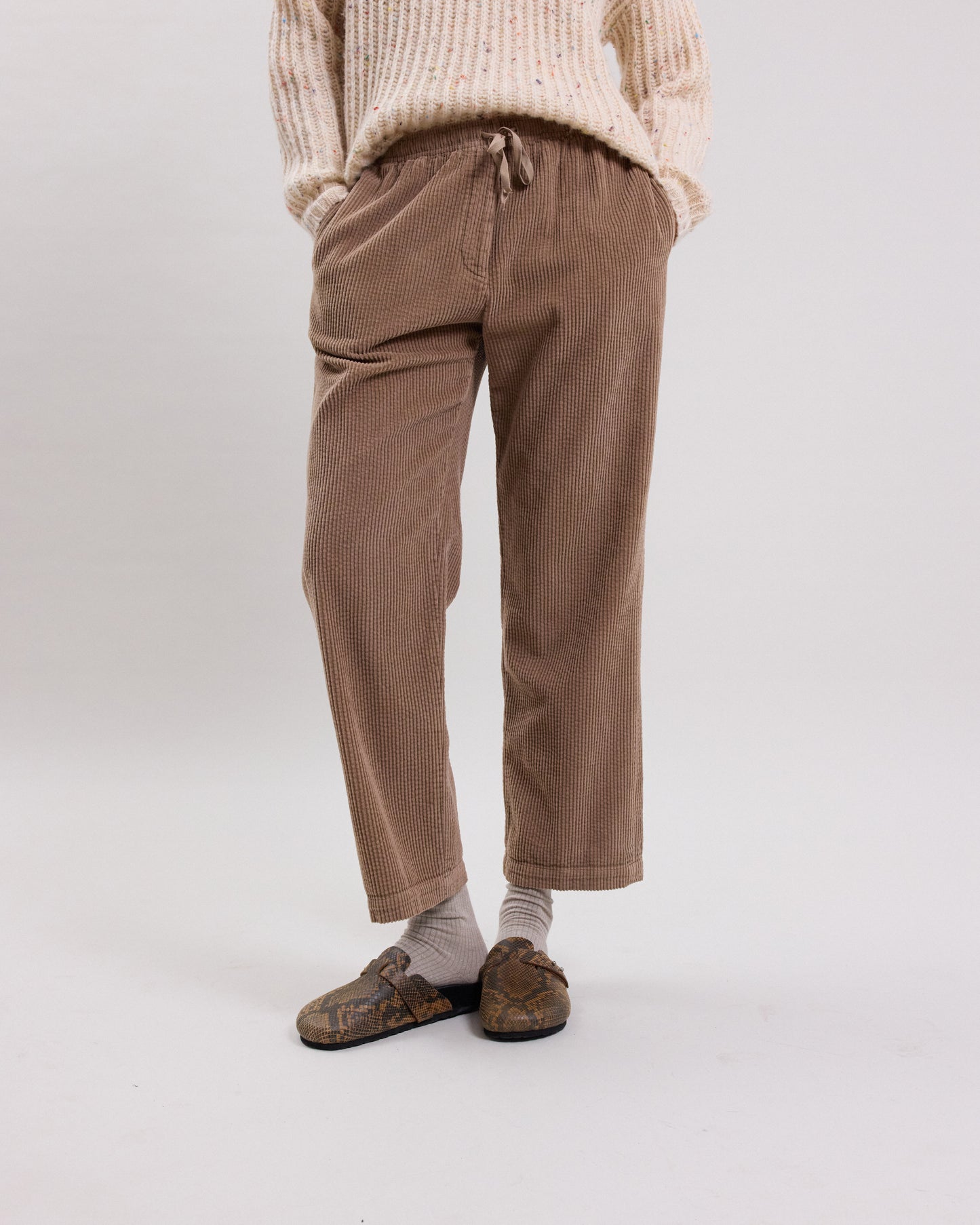 Pantalon Femme en velours côtelé Taupe Peyo BCPH601-24