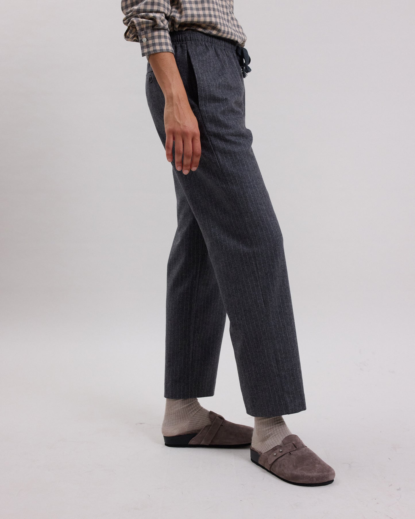 Pantalon Femme en laine vierge mélangée à rayures Gris Peyo