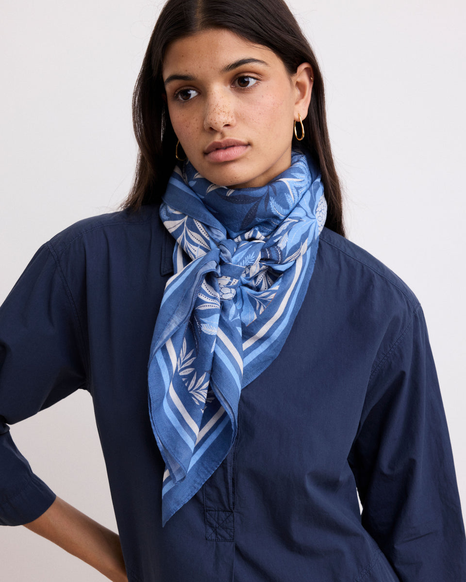 Grand foulard Femme en Voile de Coton Imprimé Bleu Ananas - Image principale