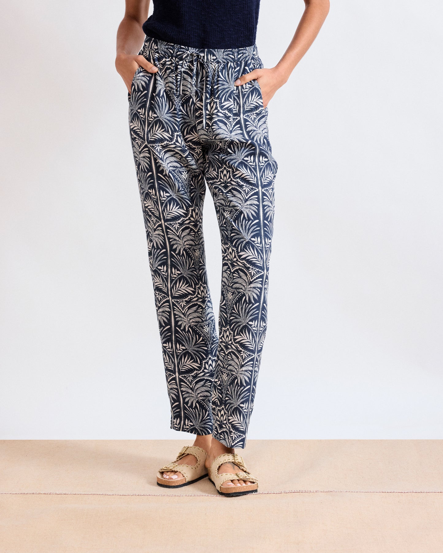 Pantalon Femme en Viscose Imprimé Palmiers Bleu Marine Perline