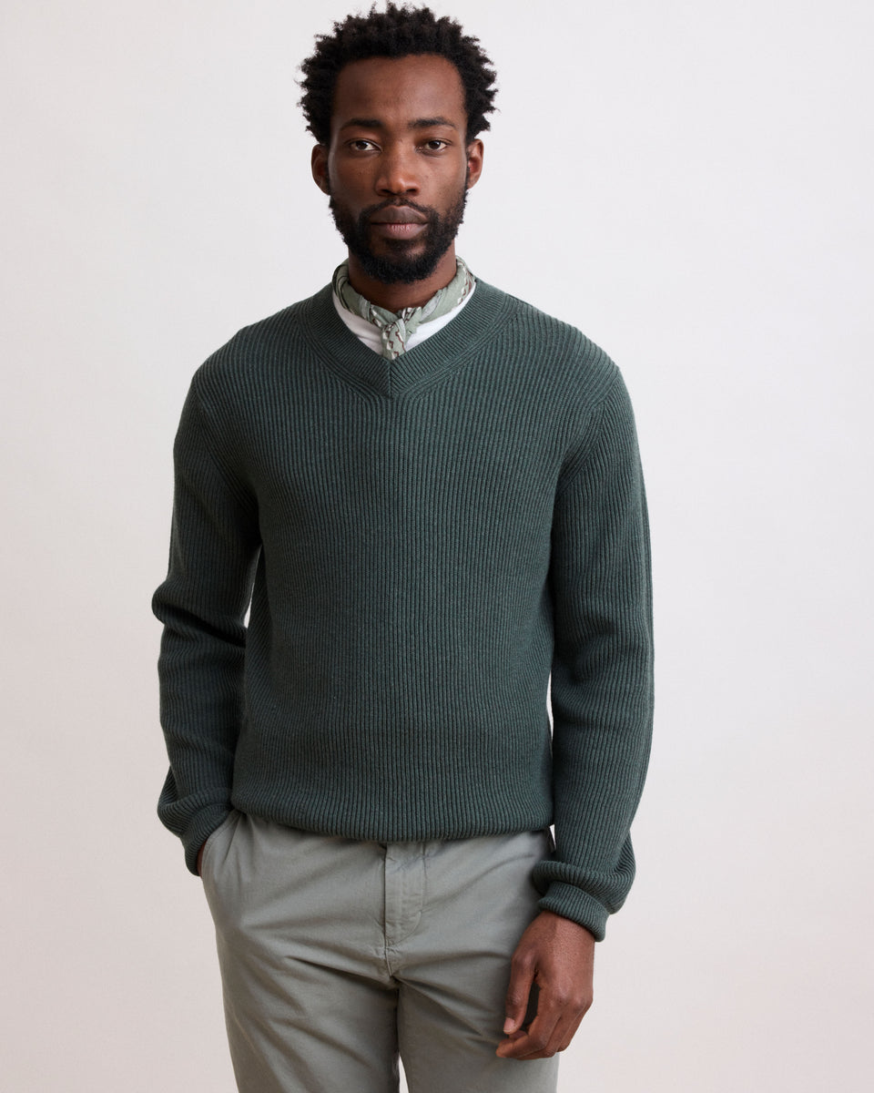 Pull Homme en Coton & Cachemire Vert Rib Vee - Image alternative