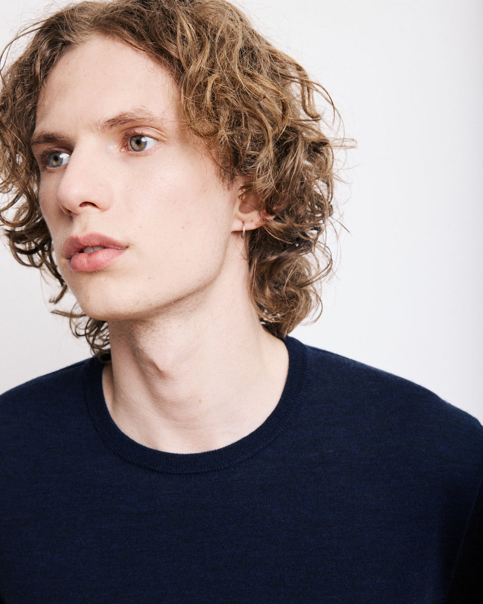 Pull Col Rond Homme en Fine Laine Mérinos Bleu Marine - Image alternative