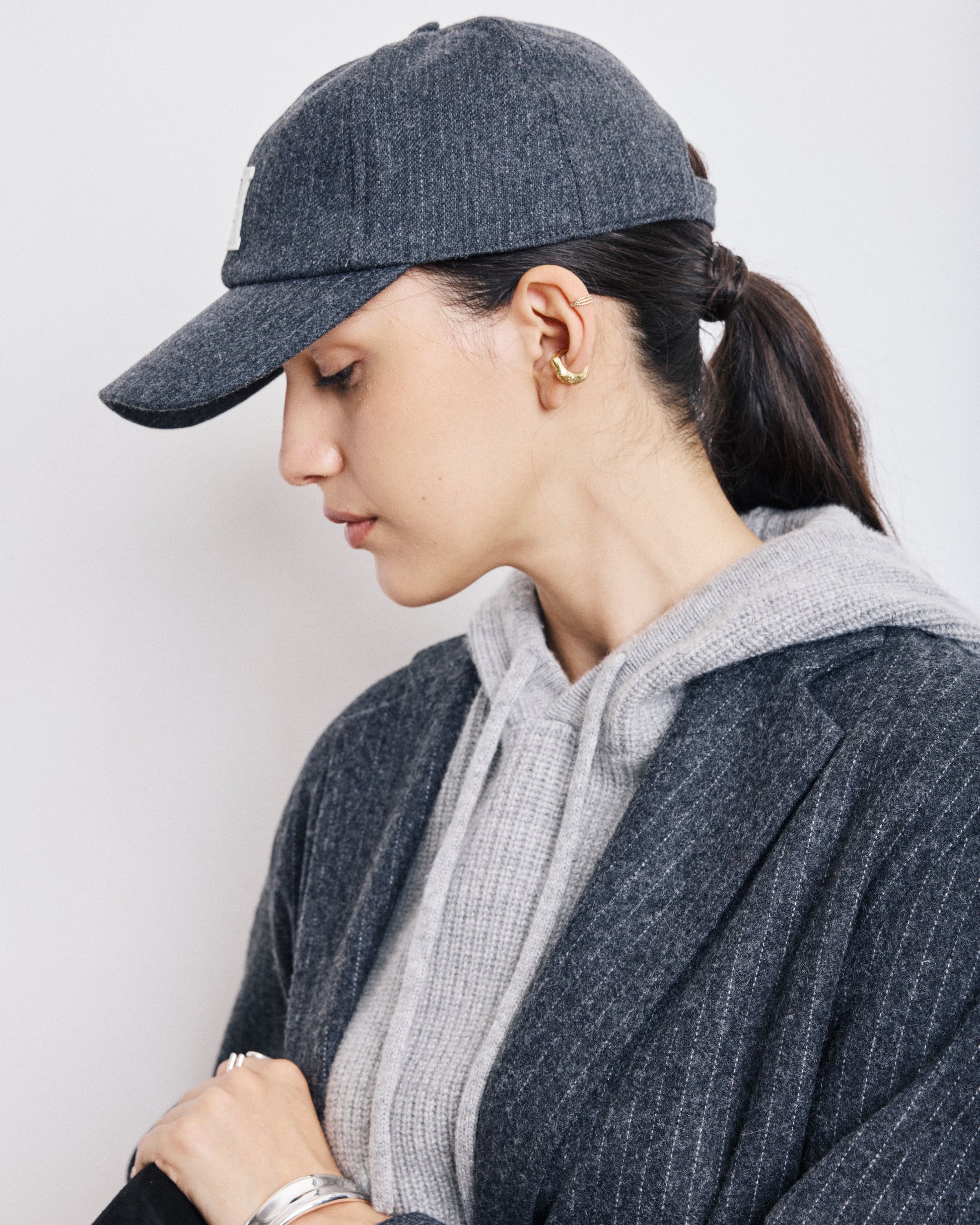 Casquette Femme en Flanelle de Laine à Rayures Gris Anthracite Cap H