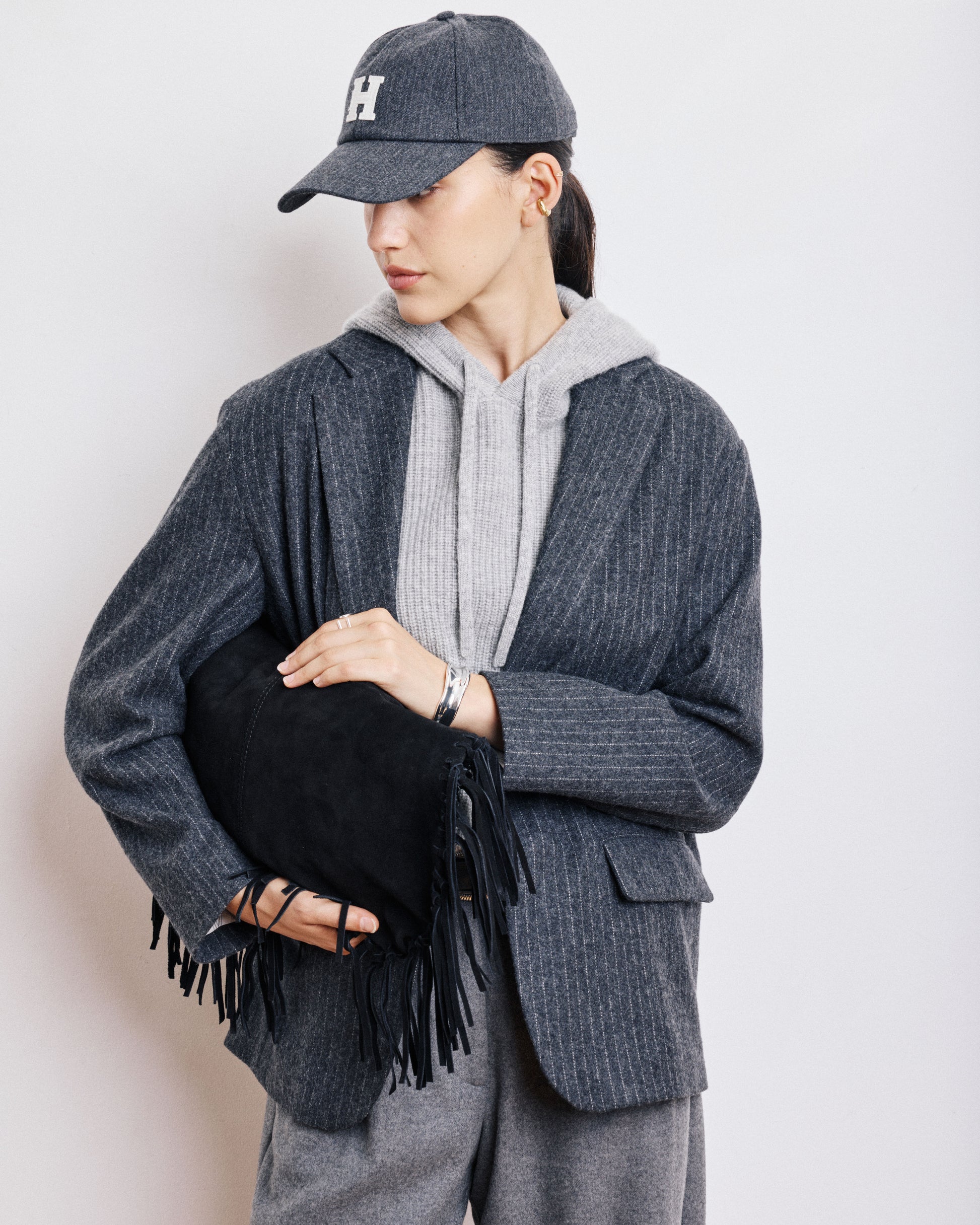 Casquette Femme en Flanelle de Laine à Rayures Gris Anthracite Cap H