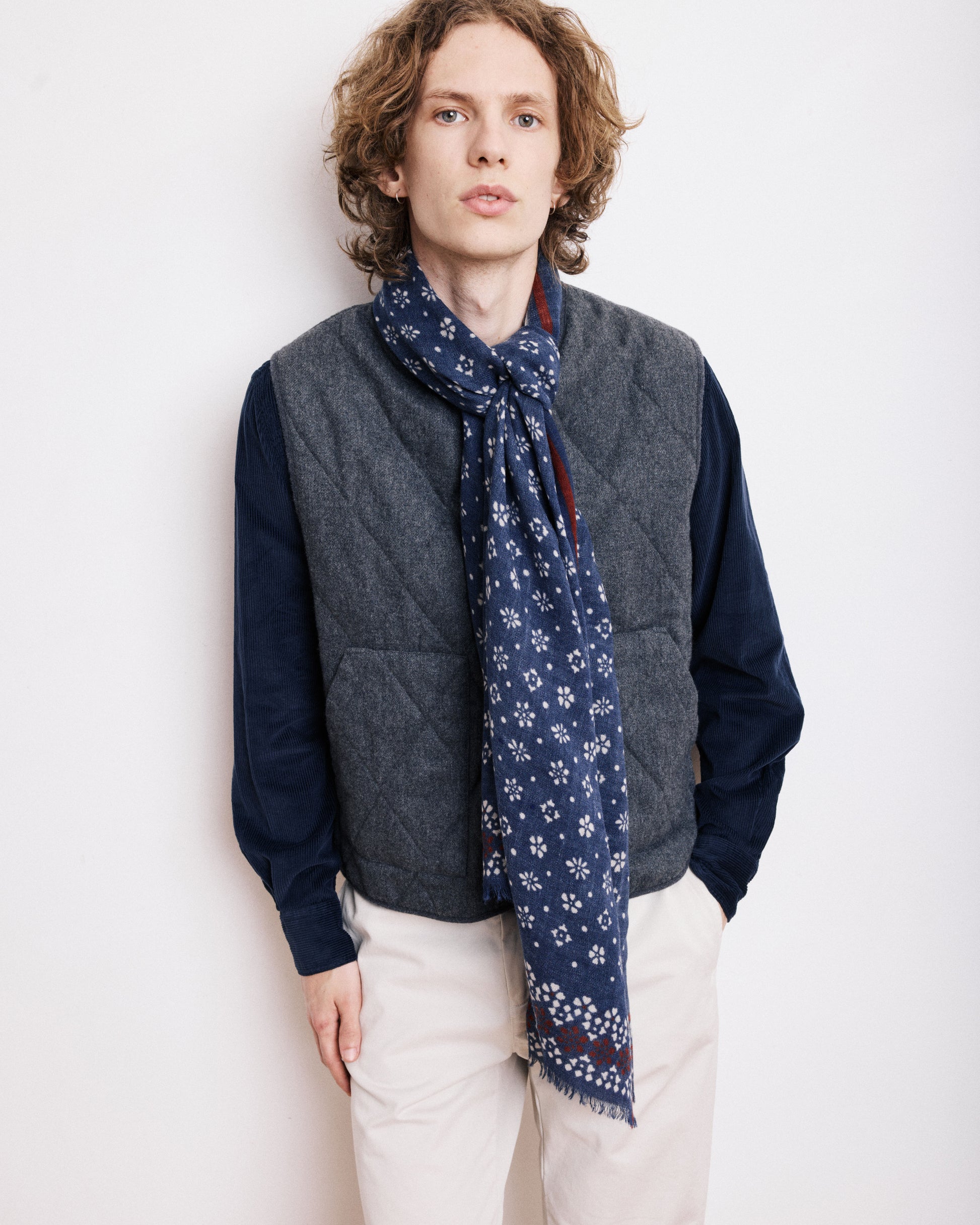 Echarpe Homme en Laine Imprimée Fleurs Indigo