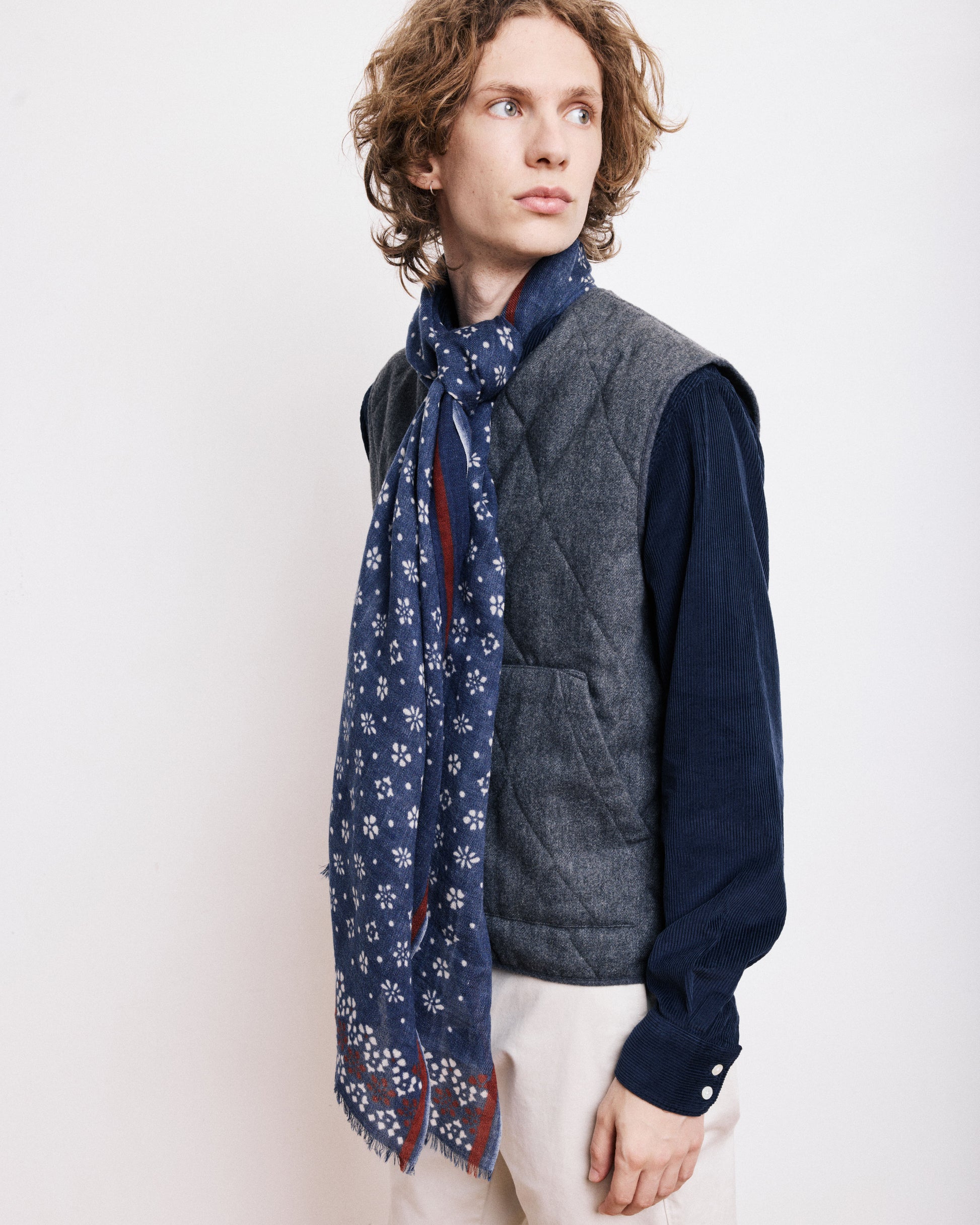 Echarpe Homme en Laine Imprimée Fleurs Indigo