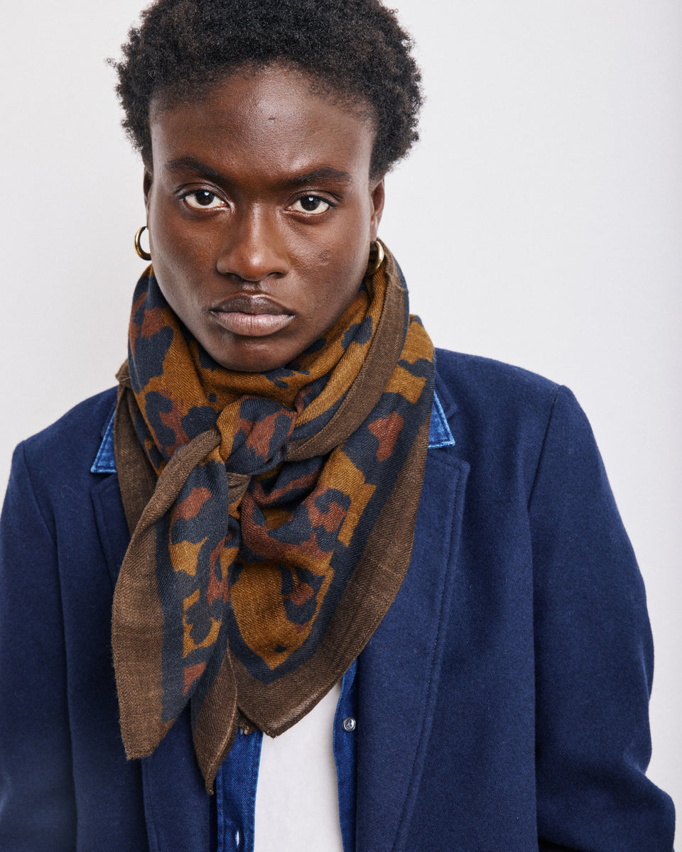 Leopard Women's Bronze Printed Wool Scarf - Image principale