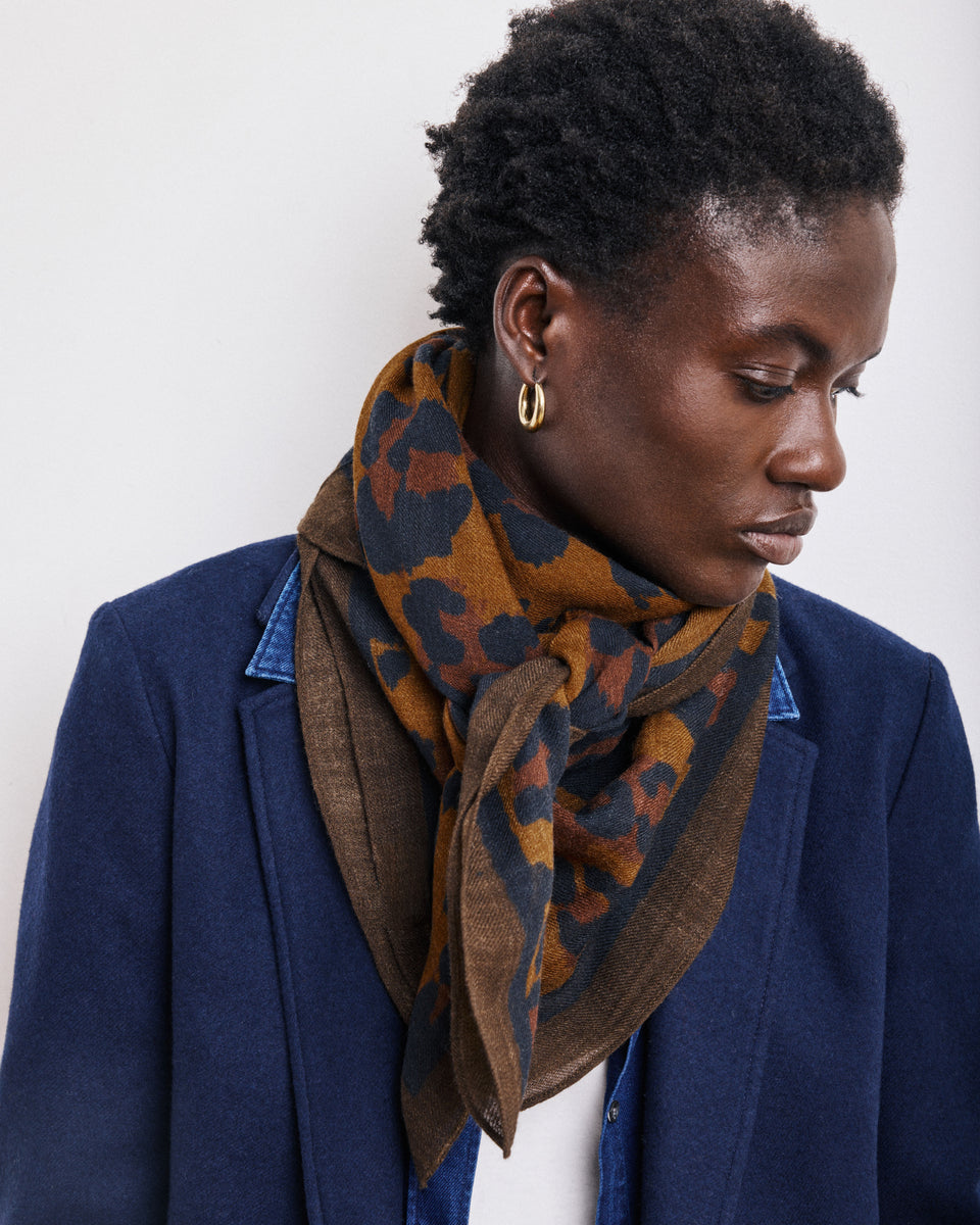 Leopard Women's Bronze Printed Wool Scarf - Image alternative