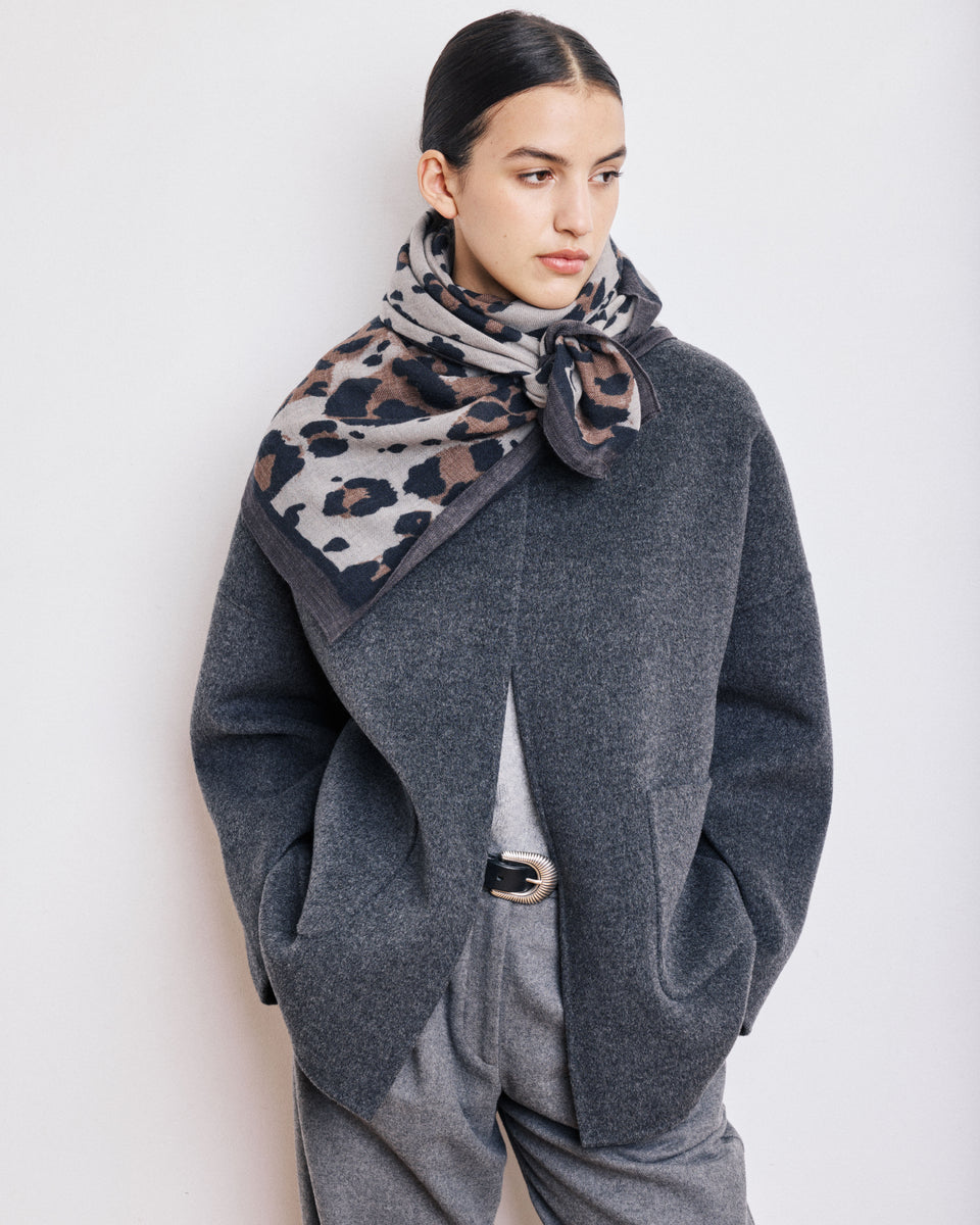 Leopard Women's Grey Printed Wool Scarf - Image principale