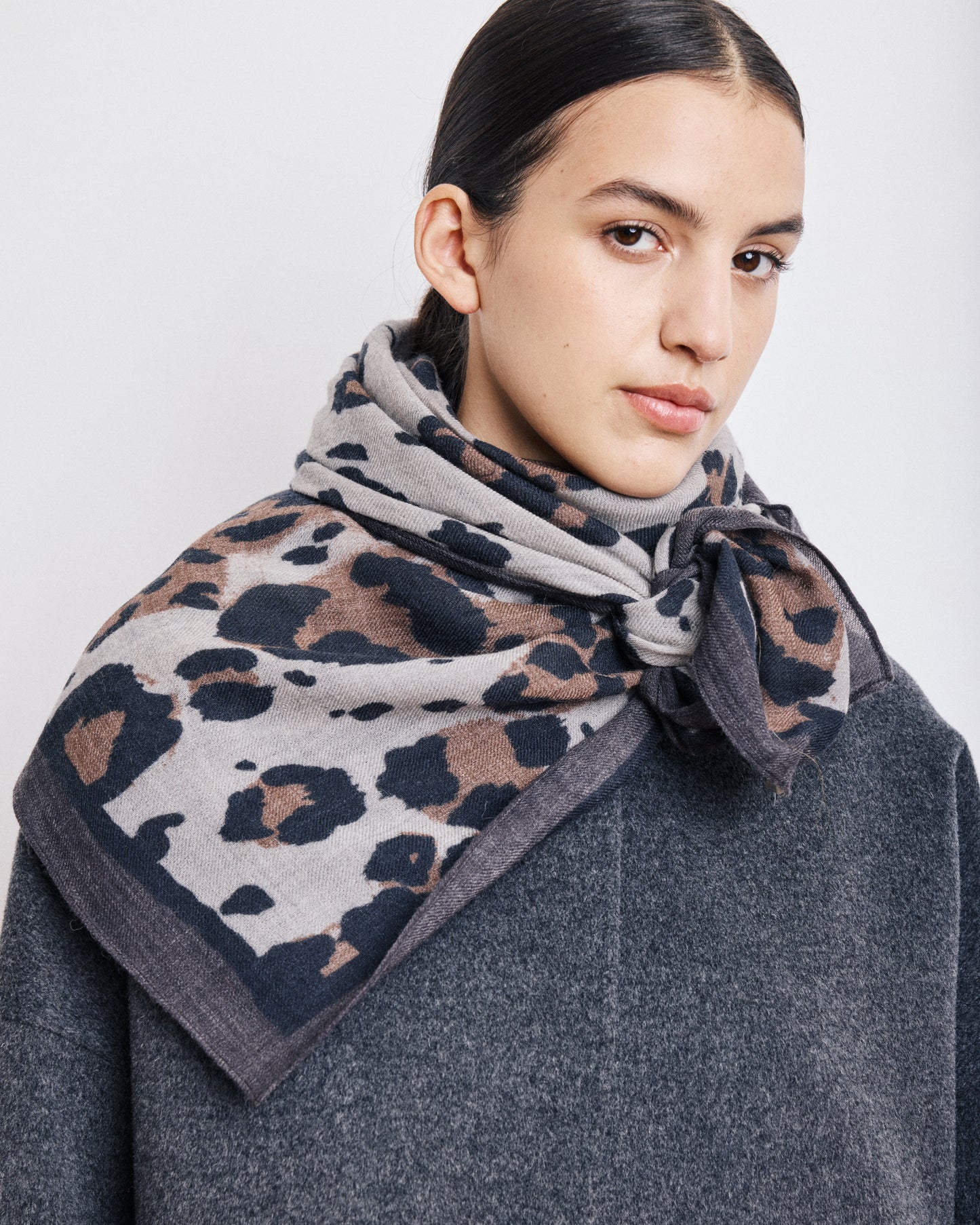 Echarpe Femme en Laine Imprimé Gris Léopard