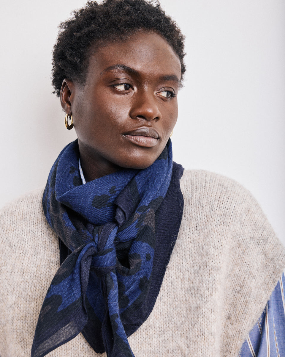 Leopard Women's Blue Printed Wool Scarf - Image alternative