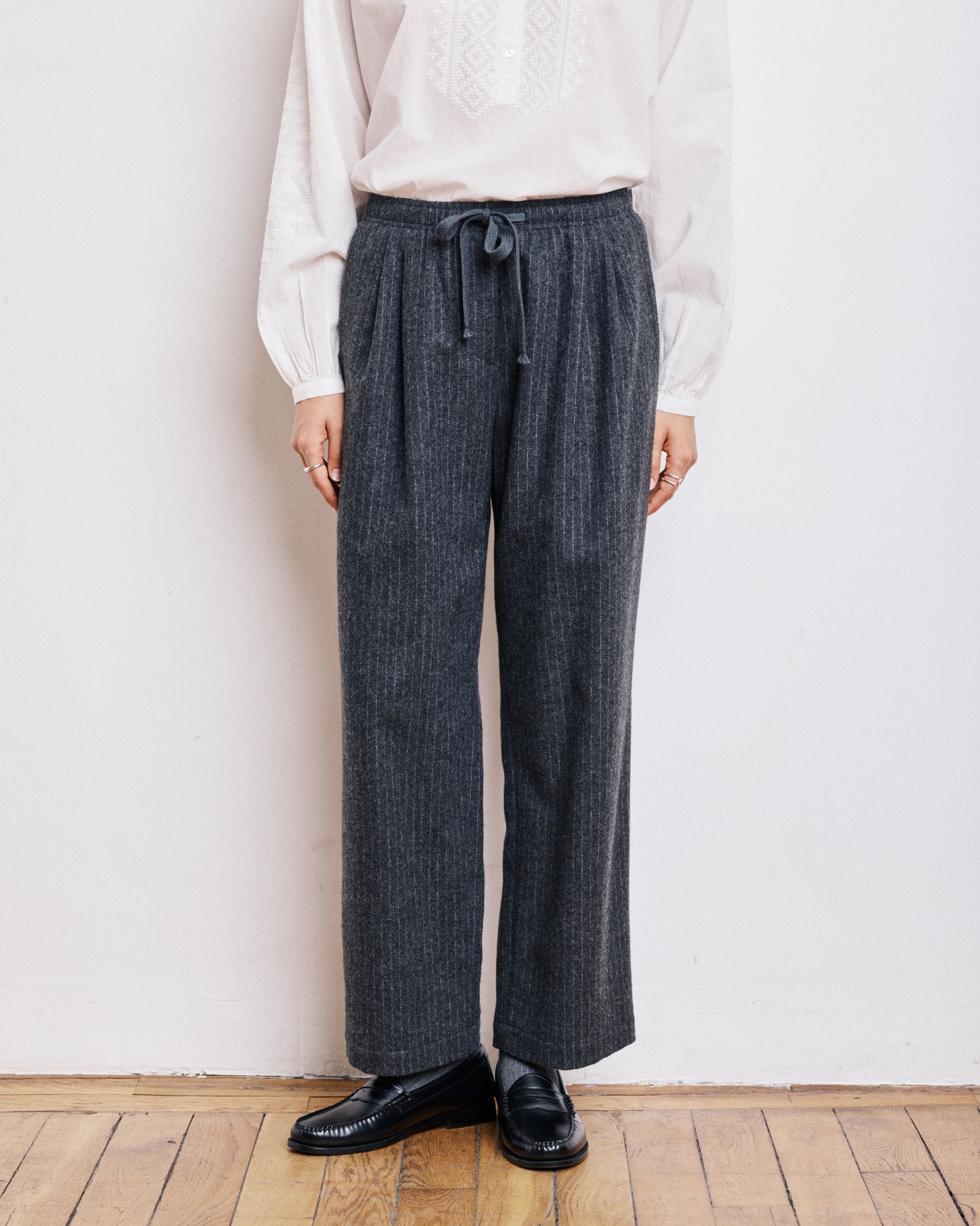 Pantalon Femme en Flanelle de Laine à Rayures Gris Anthracite Parnasse