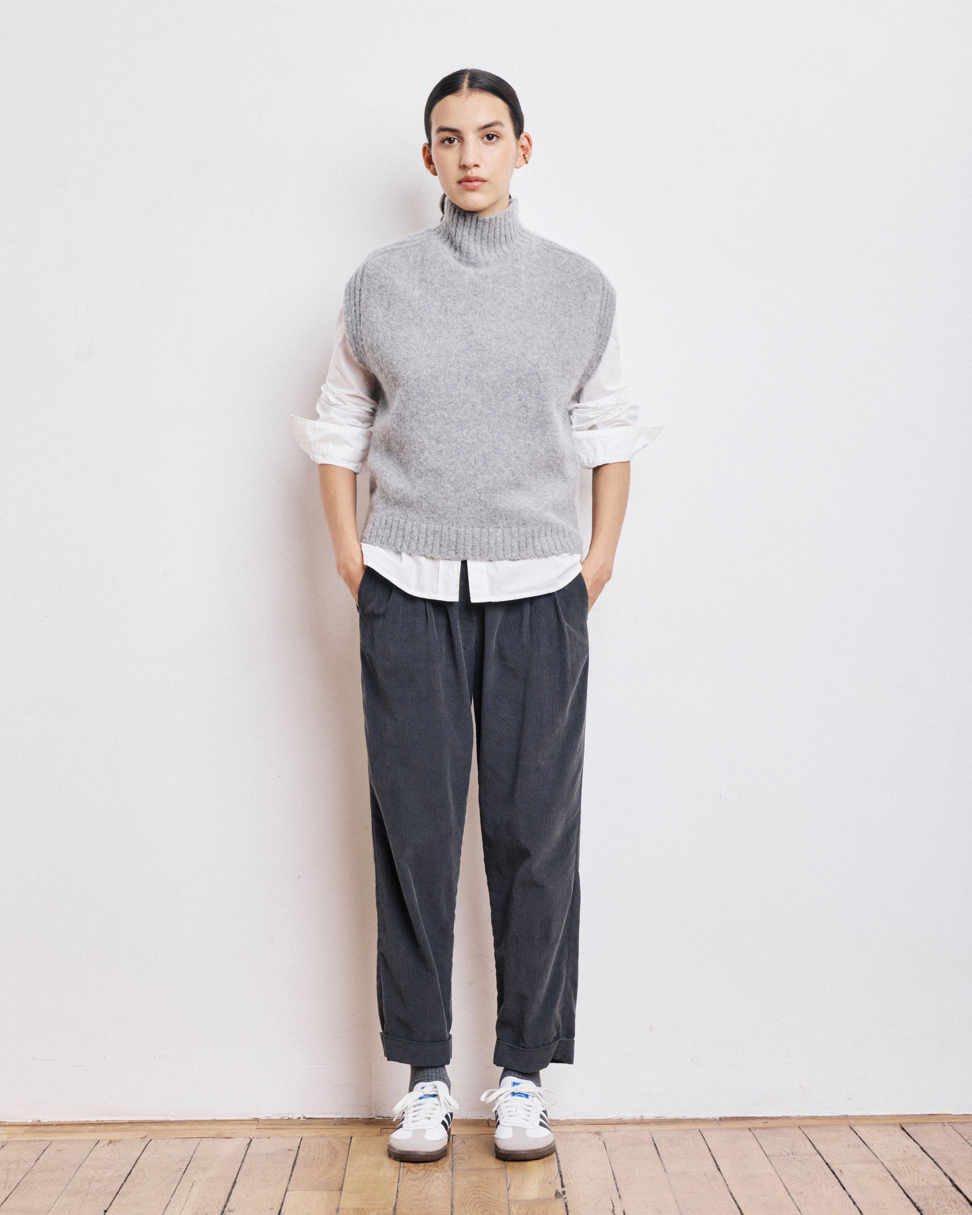 Pantalon Femme en Velours Côtelé Fin Anthracite Poete